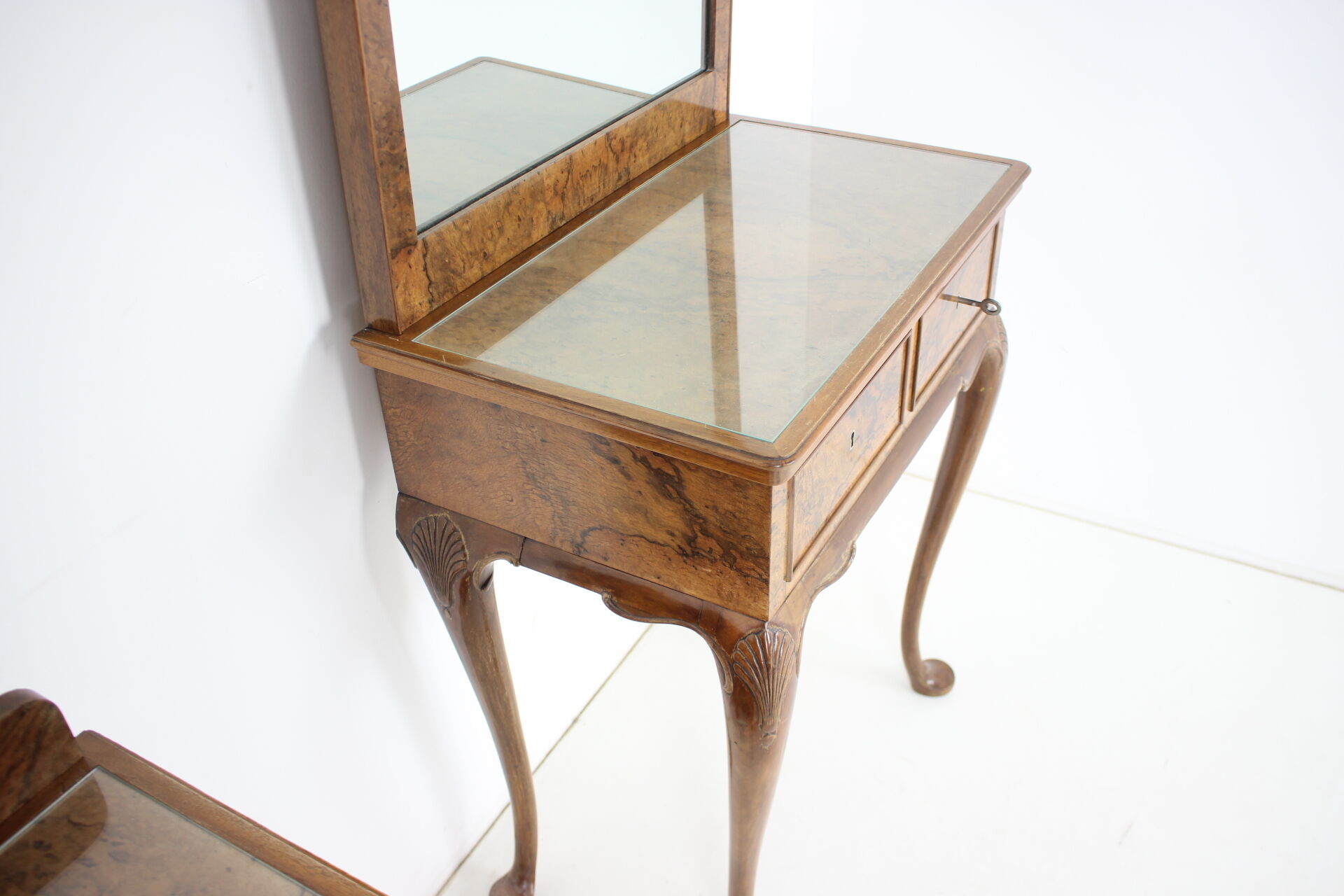 Vanité de maquillage antique avec cabinet, Tchécoslovaquie, 1920