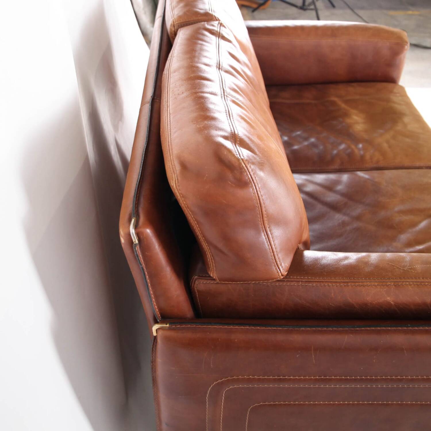 Paire de canapés cuir Roche Bobois