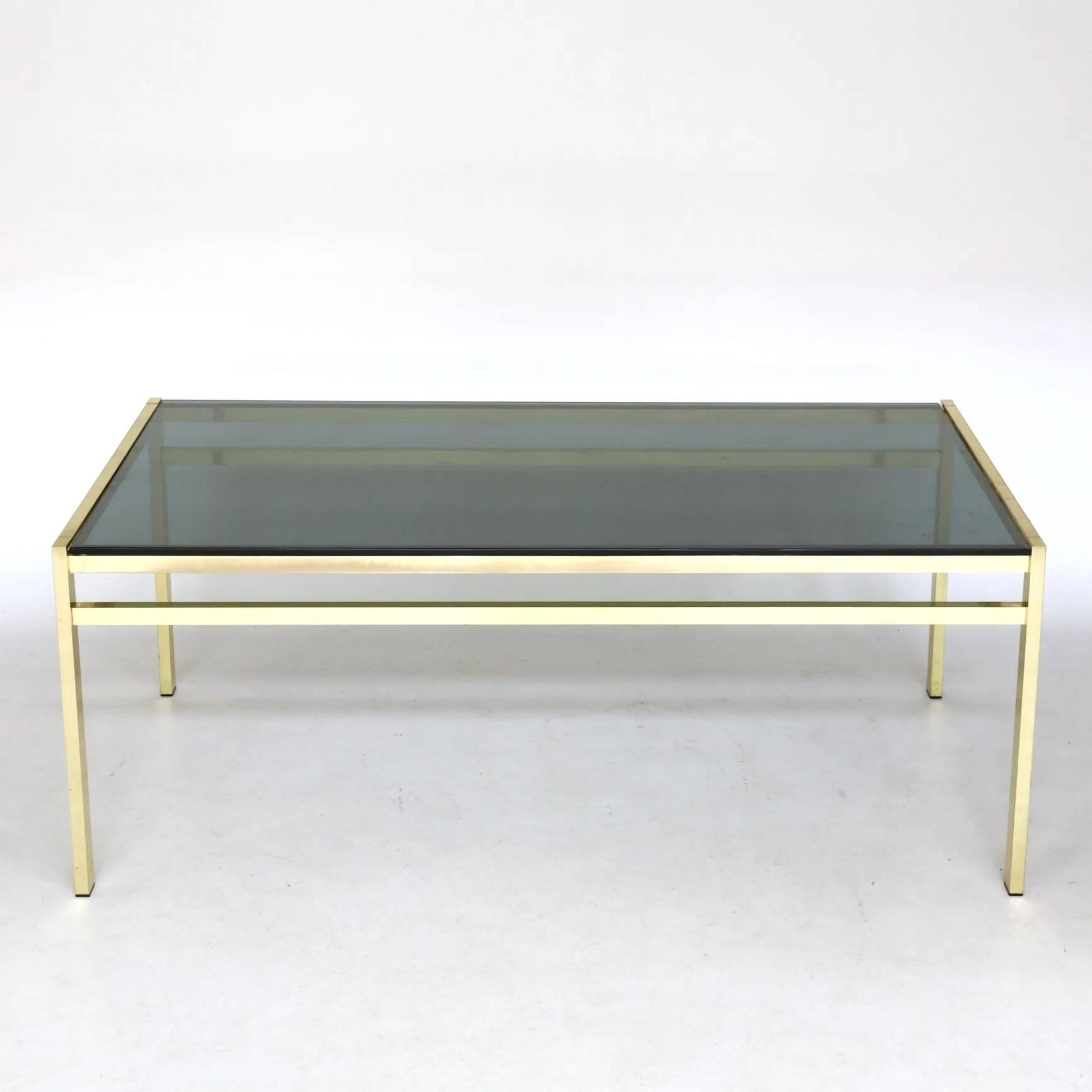 Table basse en verre et métal doré