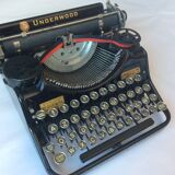 Old-typewriter Underwood portable