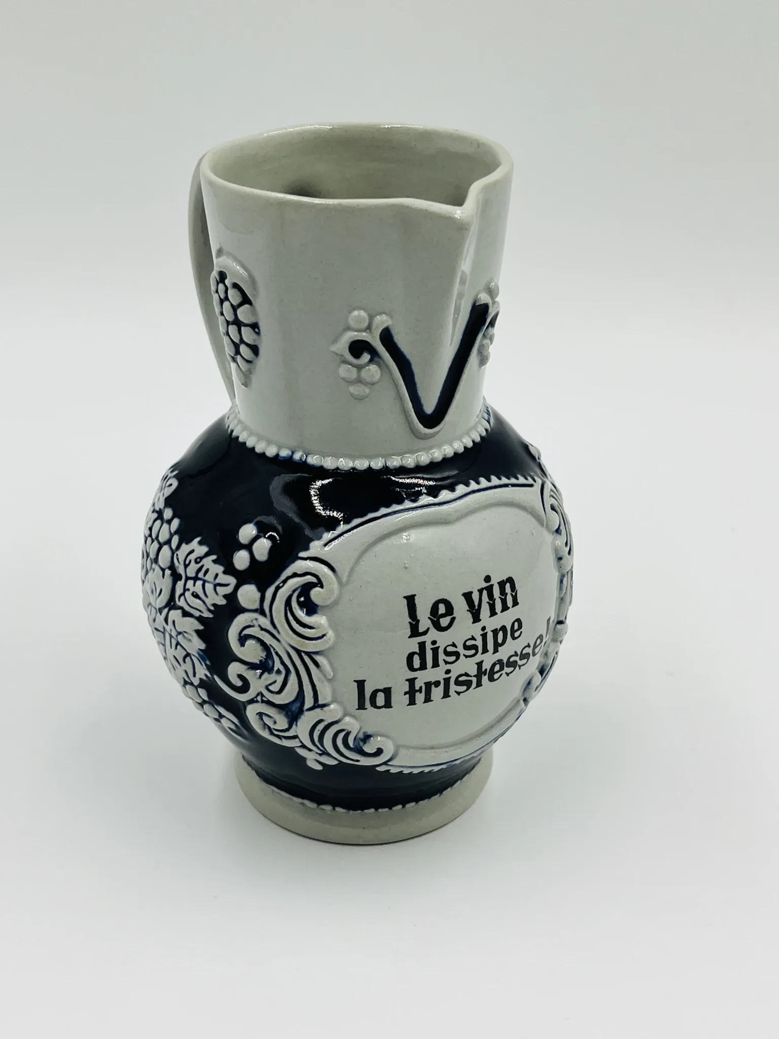 Stoneware wine pitcher Marzi & Remy "Wine dispels sadness"
