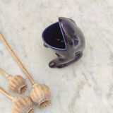 Frog carries bouquet