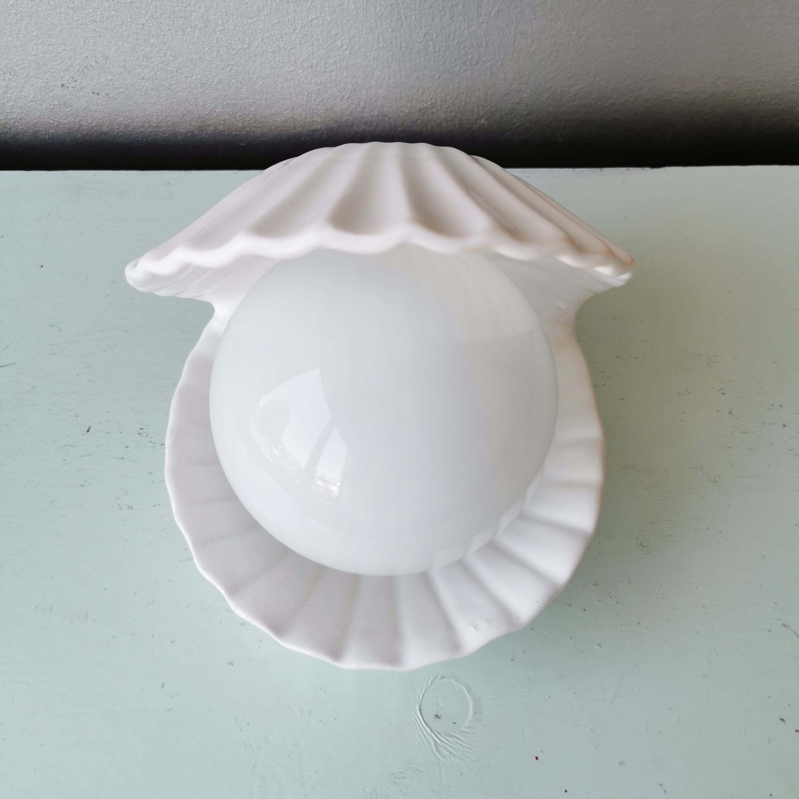 Vintage ceramic table lamp oyster with pearl, from the '80s