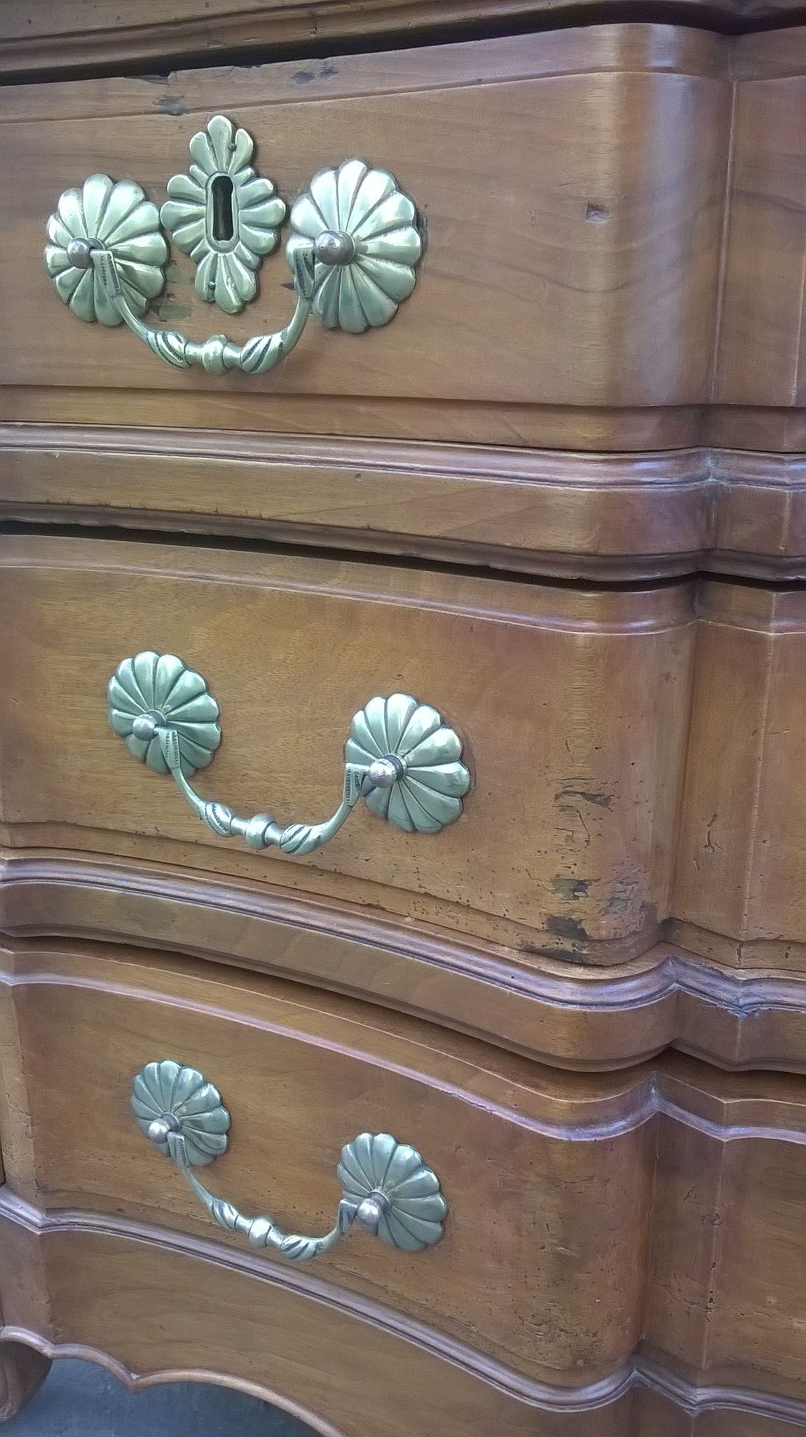 Crossbow chest of drawers in walnut, 17th century, Louis XV