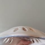 Assiette vintage peint main ajourée motif fleurs bleues