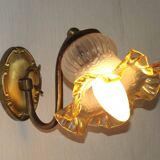 French vintage wall lamp in brass with a glass shade featuring frills and patterns 5524.