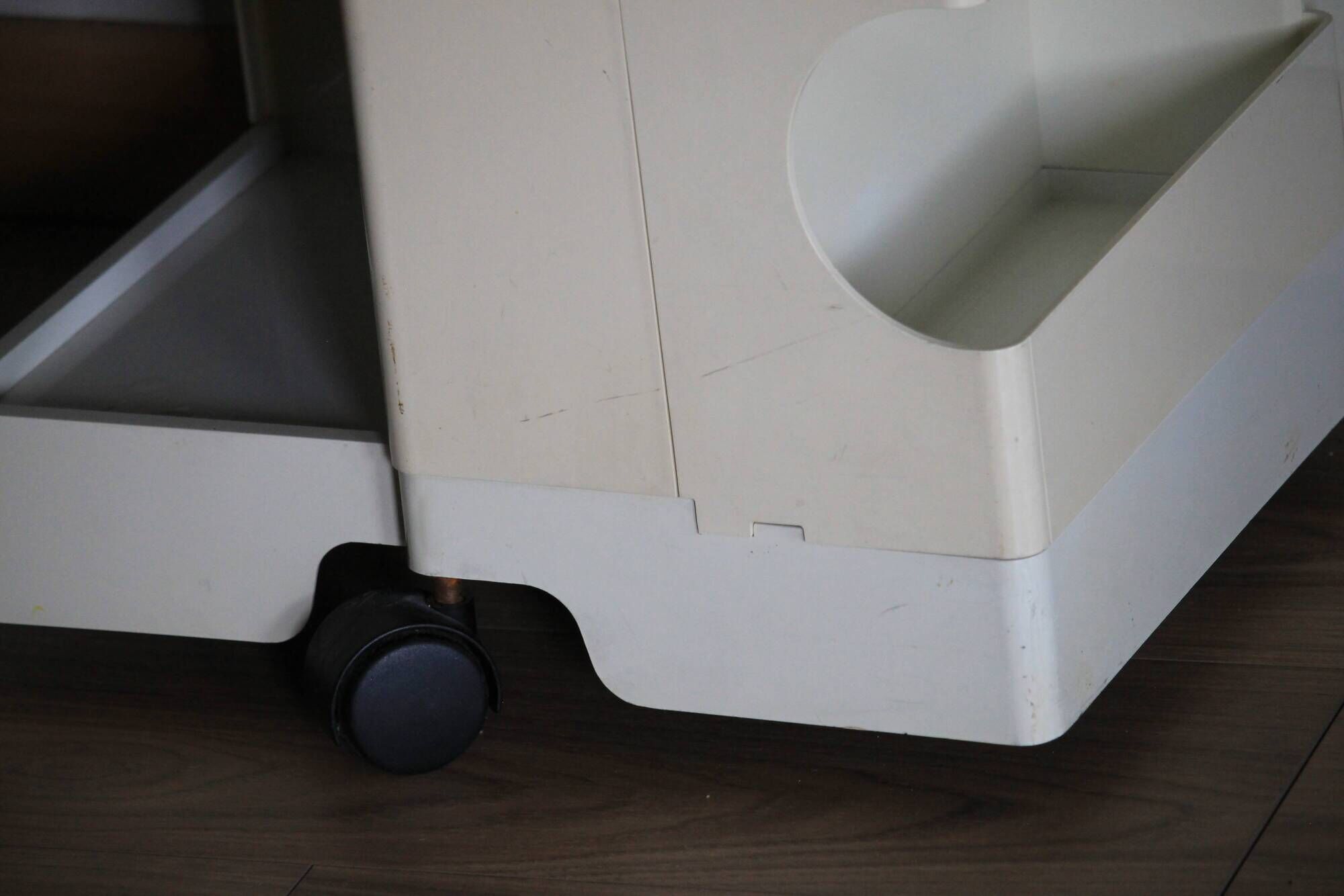 Vintage Boby Joe Colombo dessert trolley, space age 1970 Italian design.