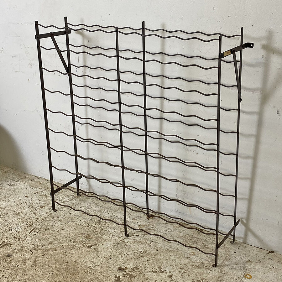Metal bottle rack
