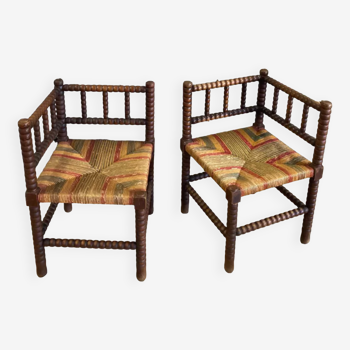 Paire de fauteuils d'angle paillés en bois tourné ancien assise multicolore