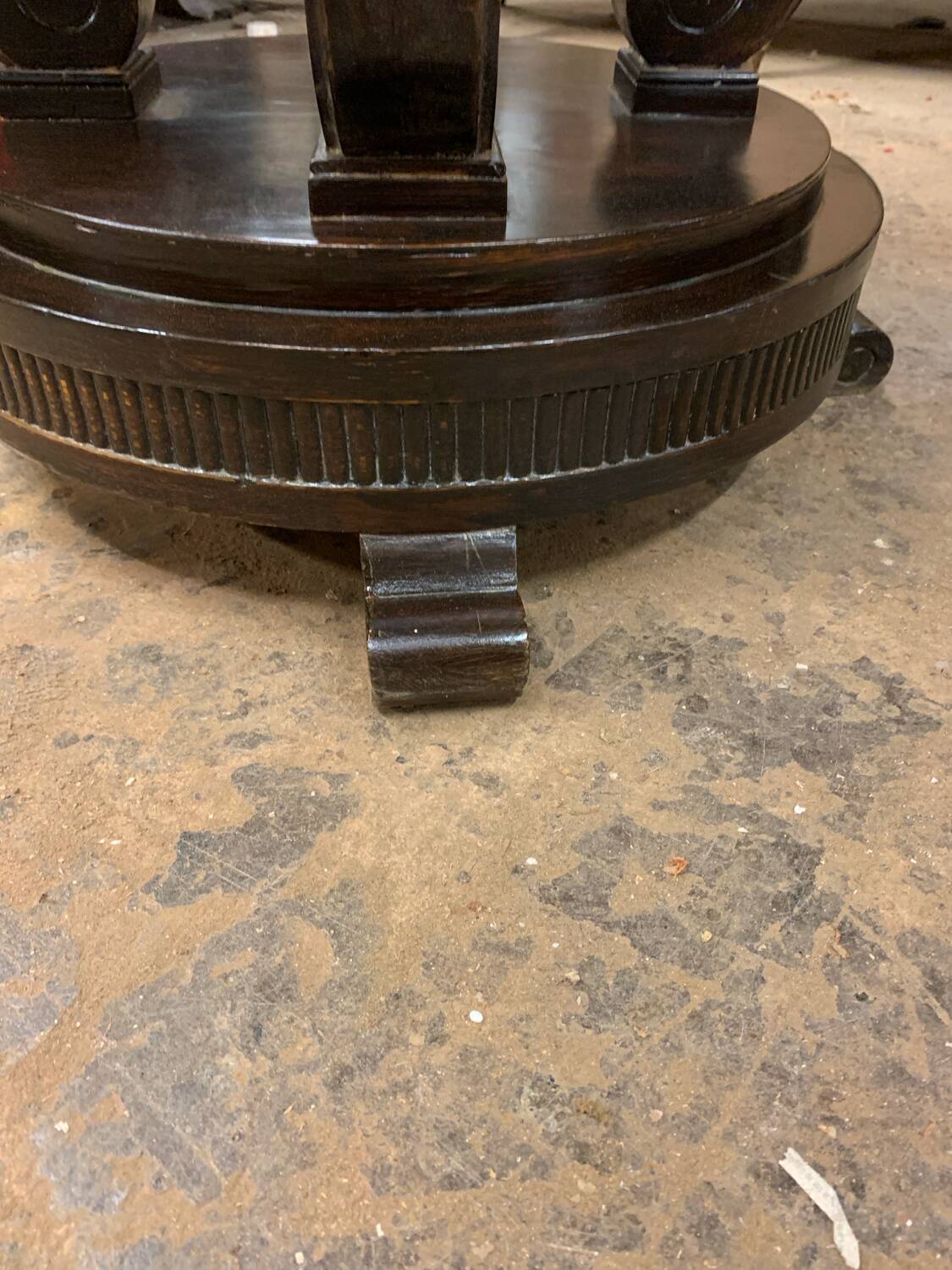 Art deco pedestal table