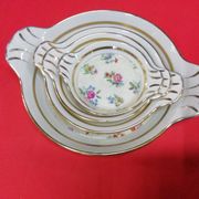 4 dishes or flowery ramekins
