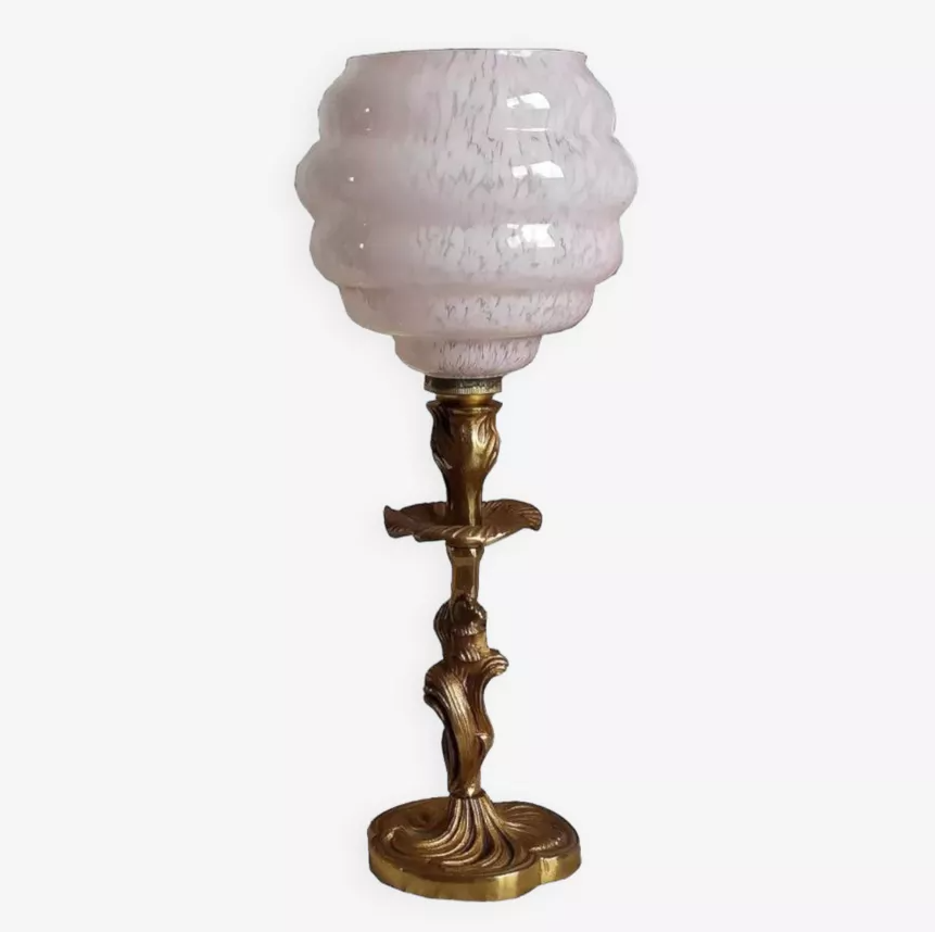 Pink clichy globe lamp and golden metal foot