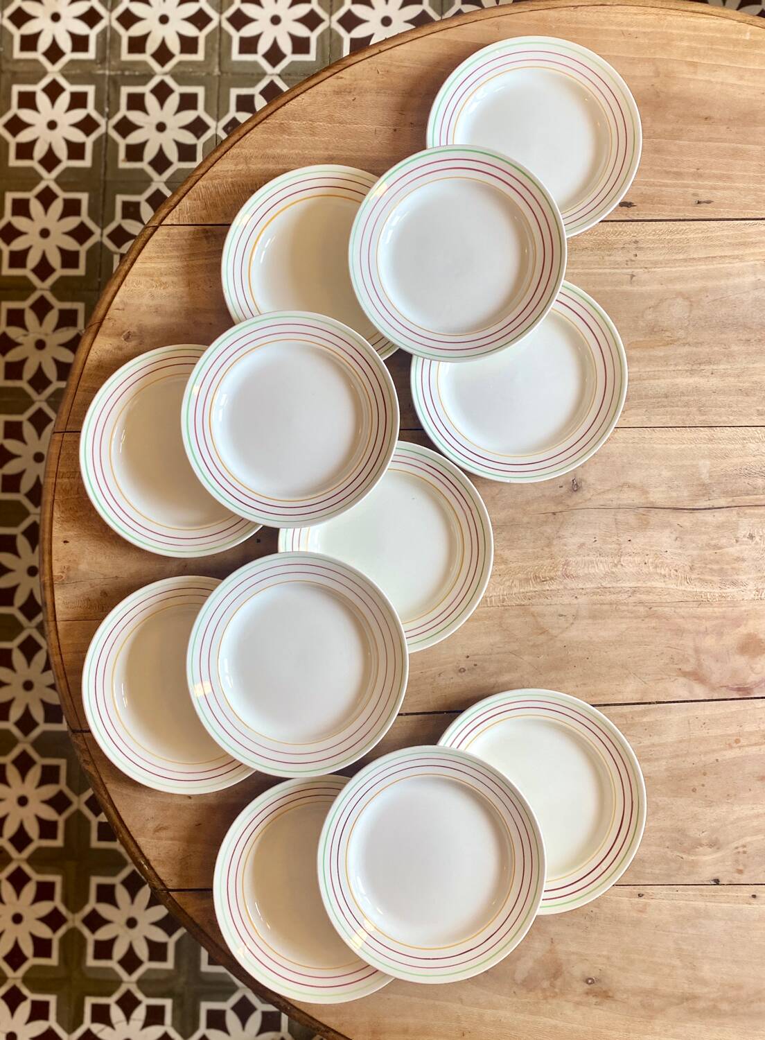 Set of 12 vintage flat plates, Jeannio de Gien model