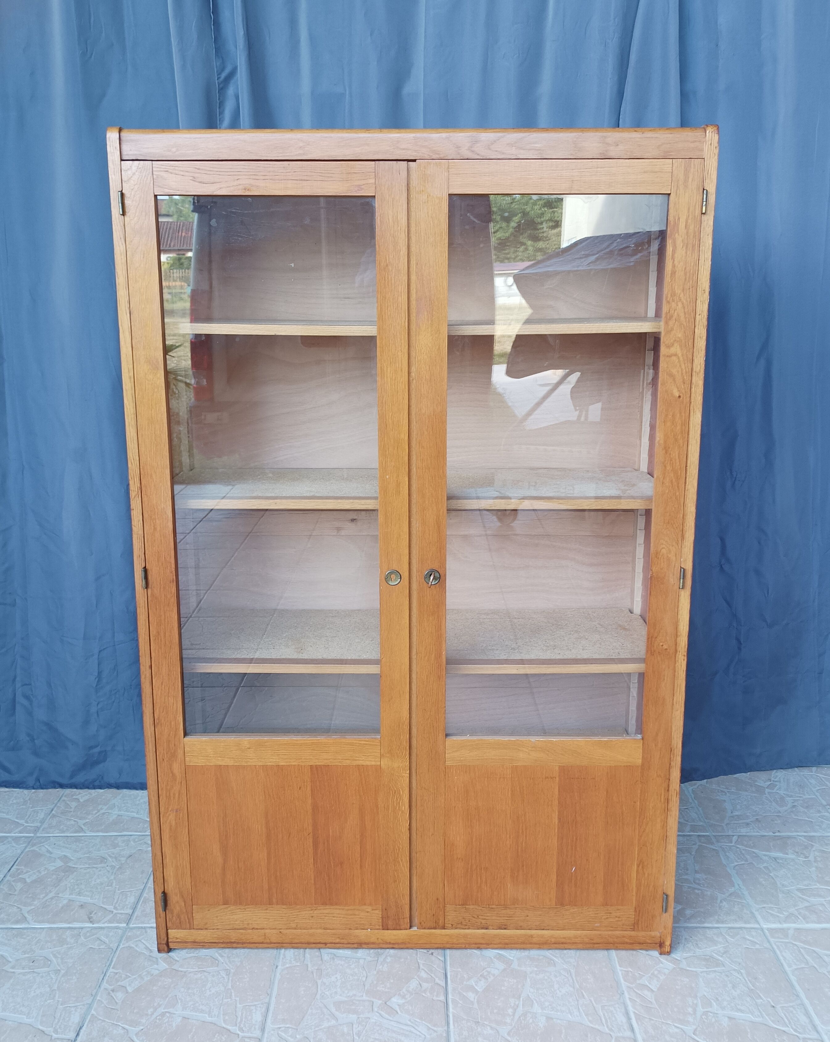 Vintage display bookcase in light oak