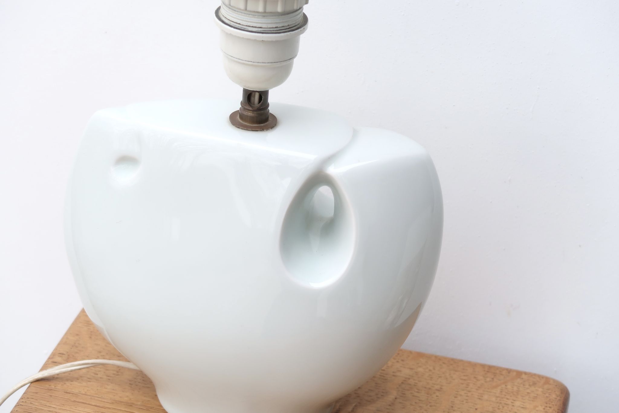 Lampe forme libre en porcelaine de Virebent années 70