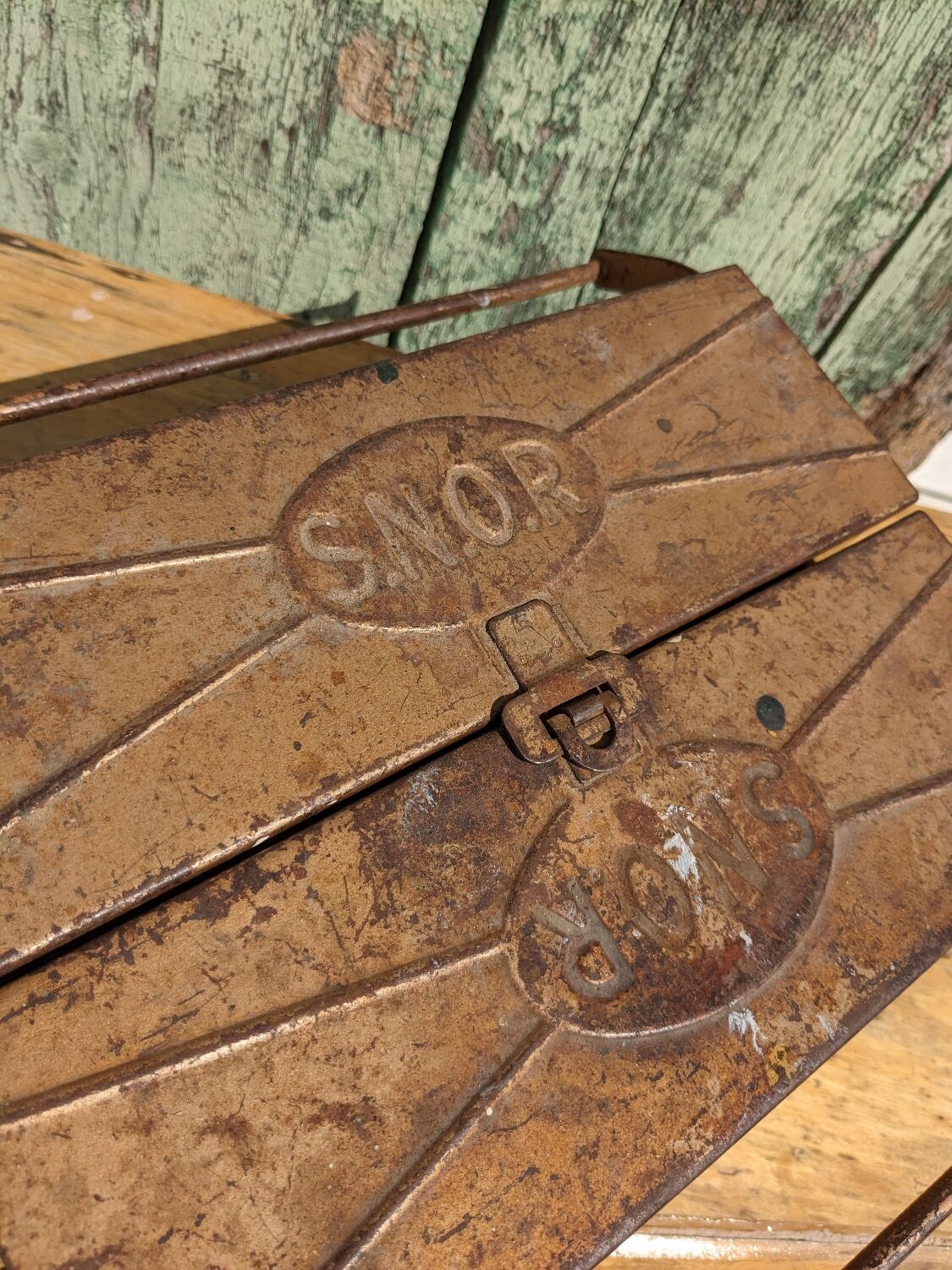 Boîte à outils SNOR des années 40