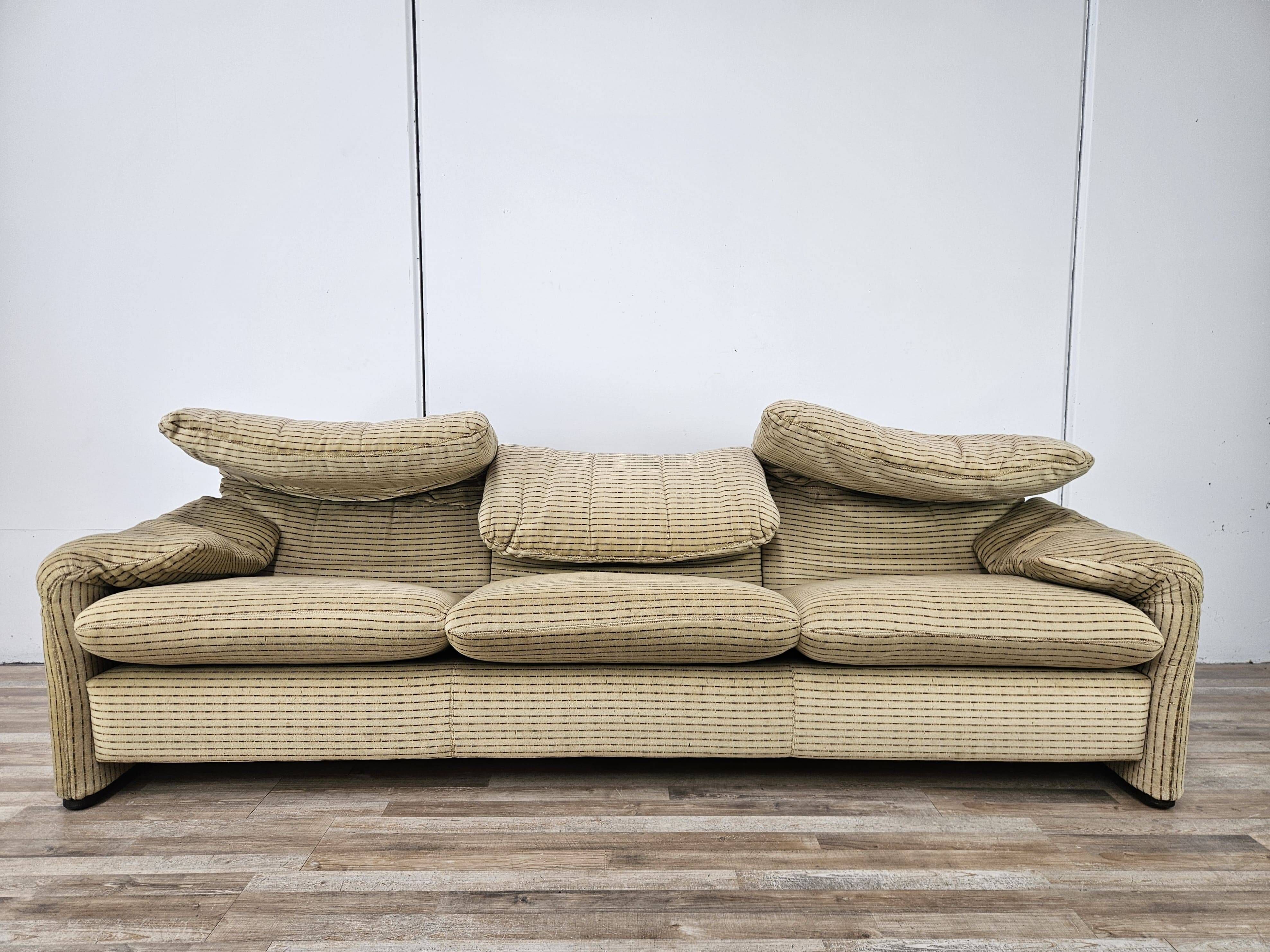 Maralunga three-seater sofa by Vico Magistretti from the 1970s