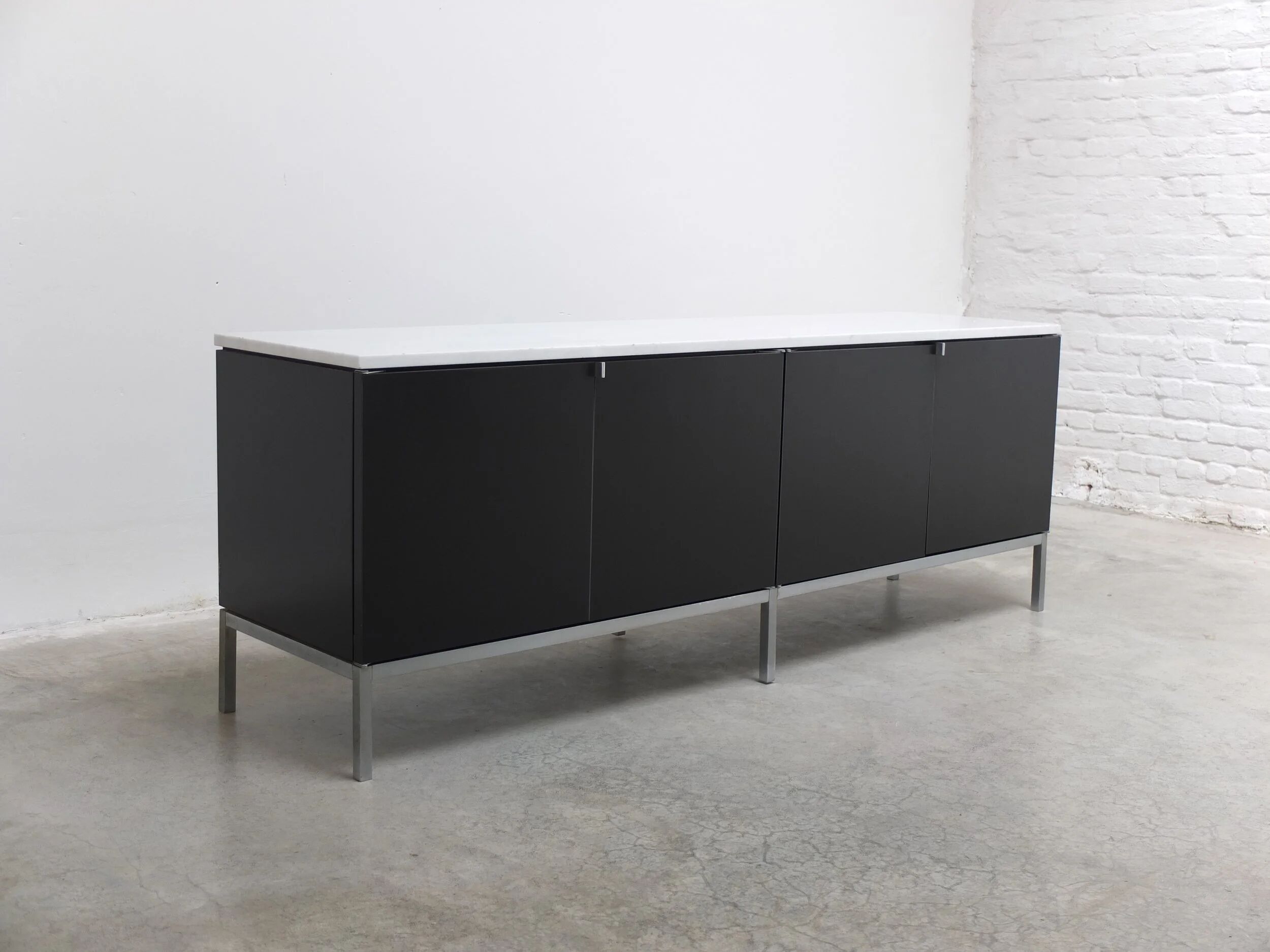 Enfilade noir et marbre par Florence Knoll pour Knoll, 1961