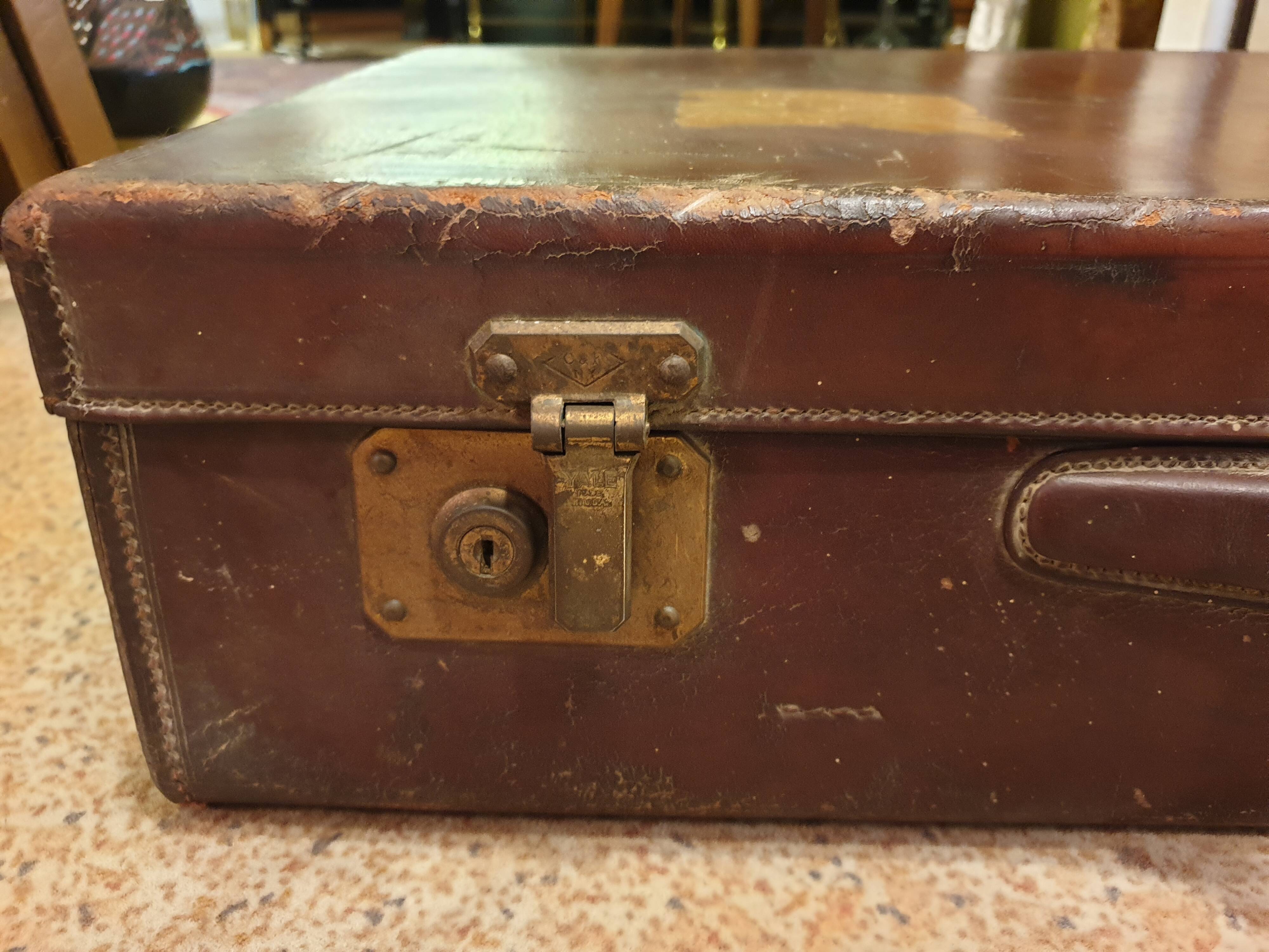 Old leather suitcase | Selency