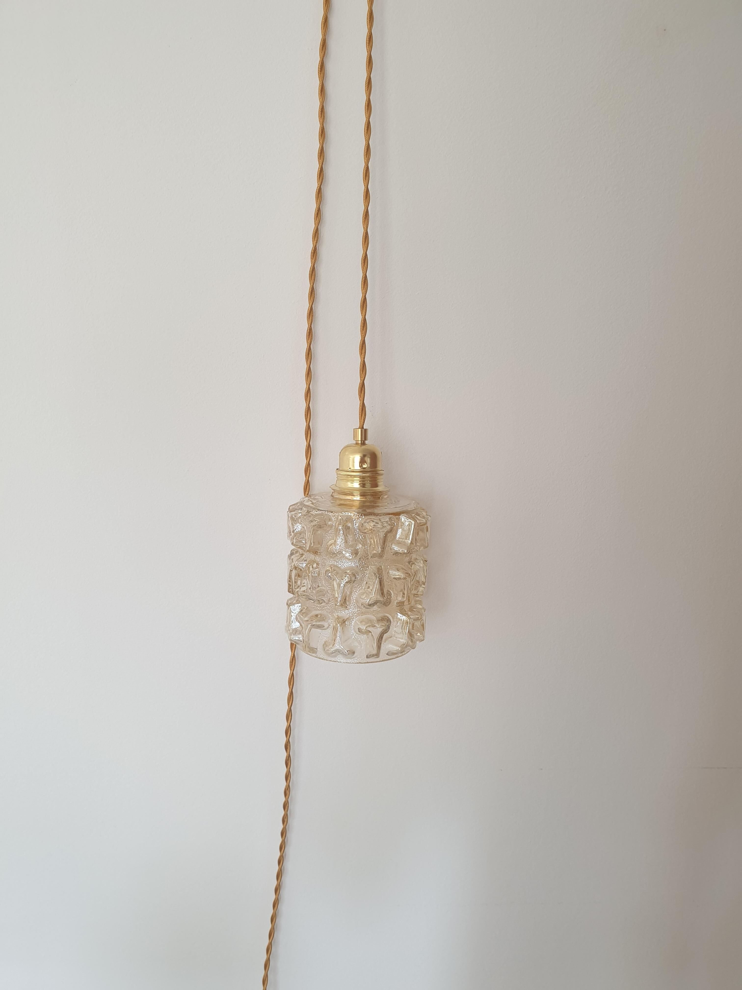 Chiseled glass hanging lamp