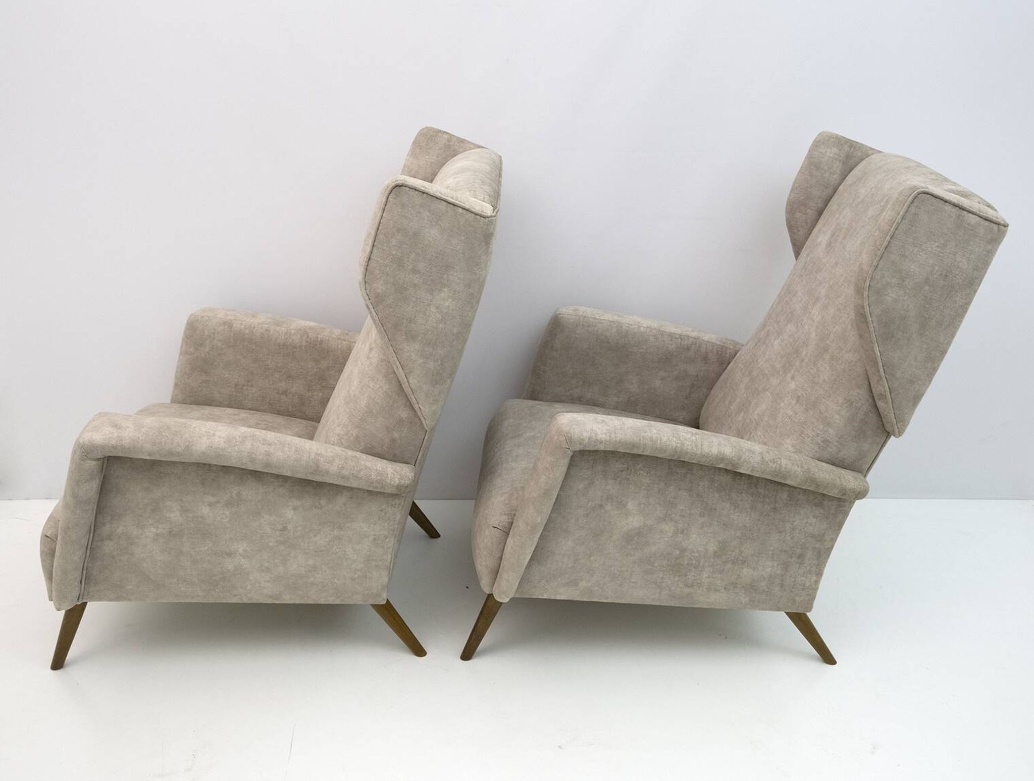 Pair of Gio Ponti Mid-Century Modern Italian Velvet "Alata" Lounge Chairs