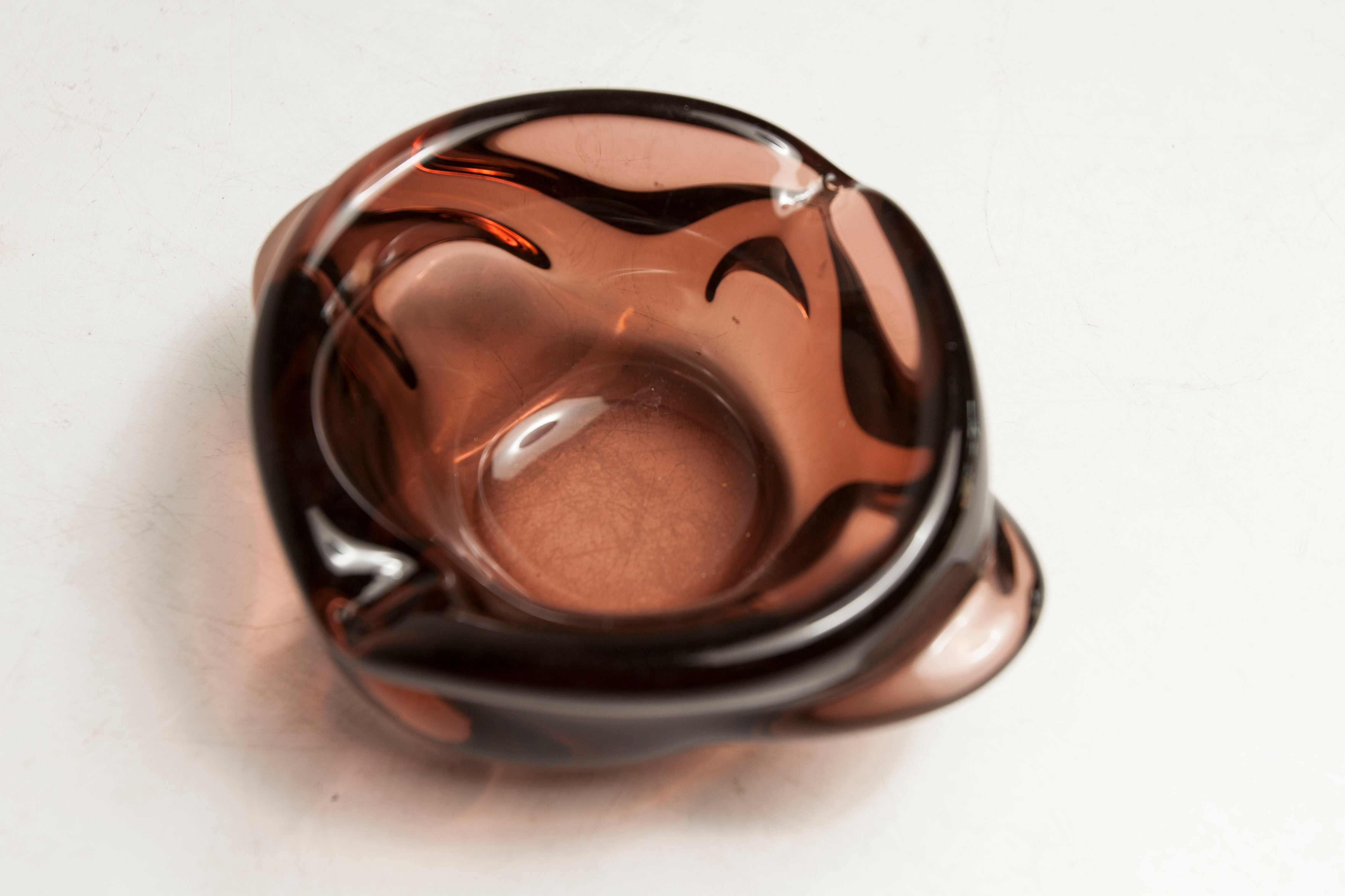 Cendrier Murano rond forme atypique violet rose 1950