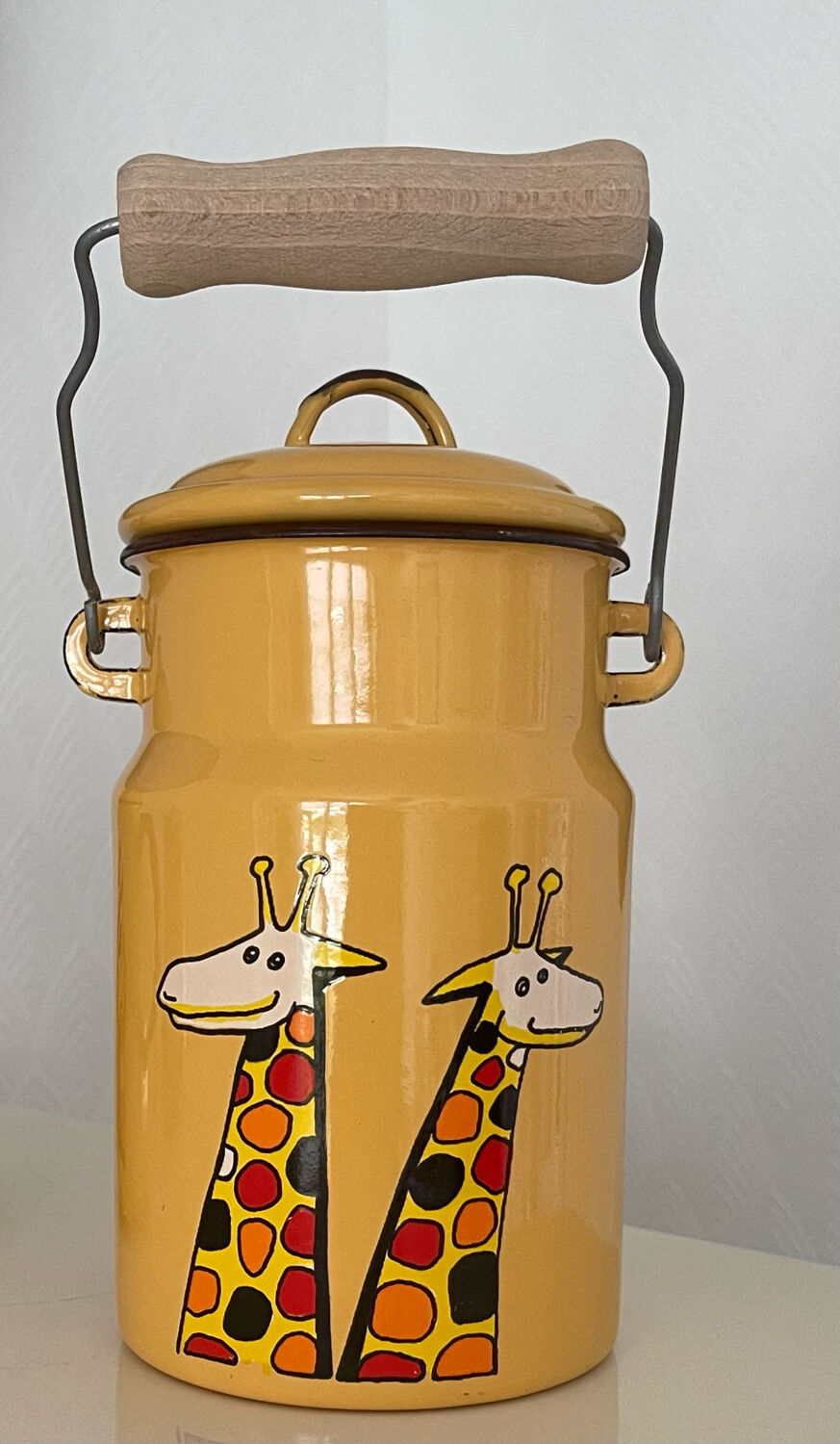 Enamelled sheet metal tea set