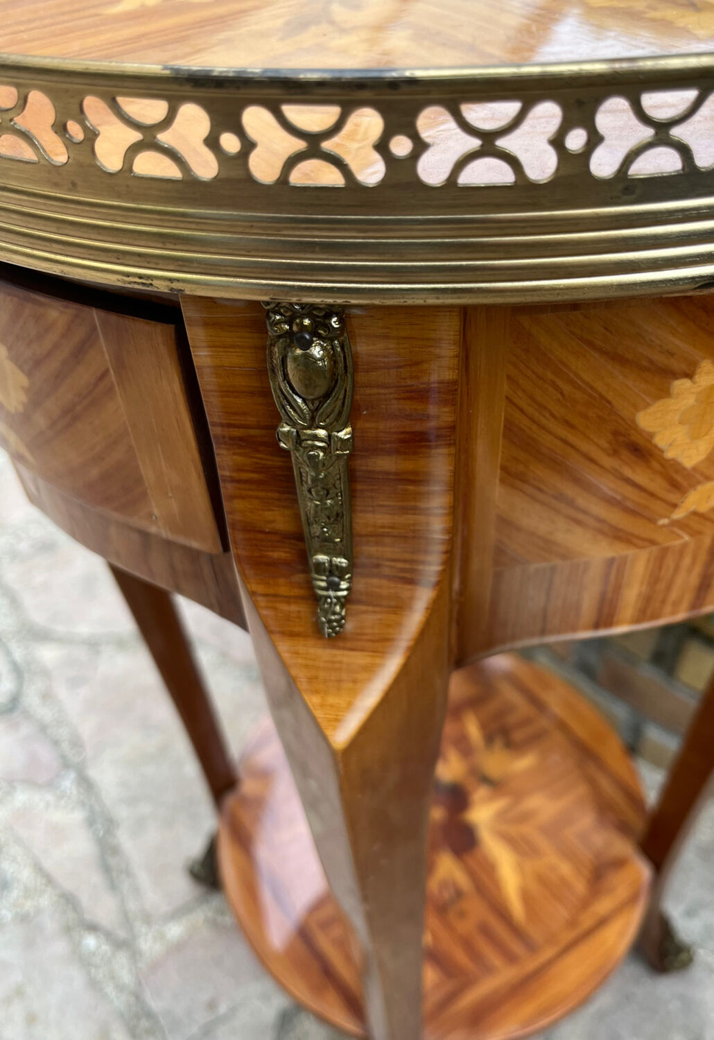 Marquetry pedestal table