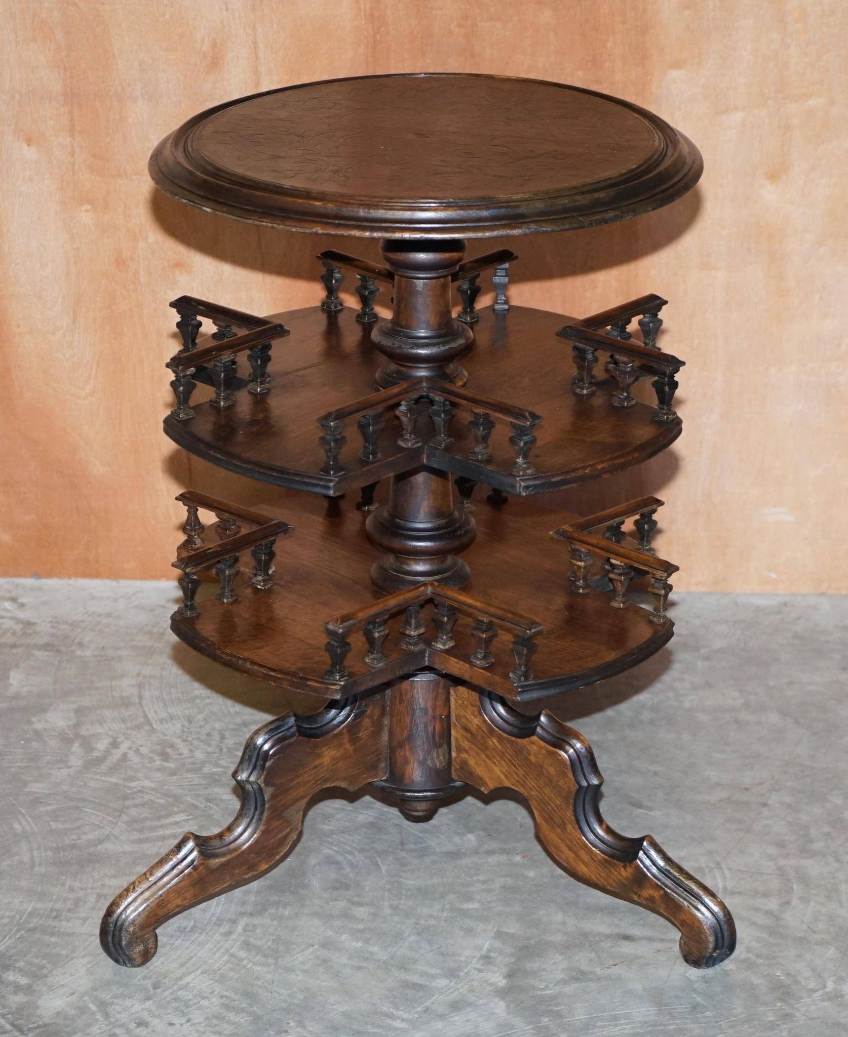Table bibliothèque victorienne en chêne, deux niveaux, plateau pokerwork