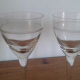 Carafe and its 4 glasses on foot