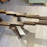 Extendable oval dining table