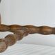 Tabouret tripode ancien en bois torsadé