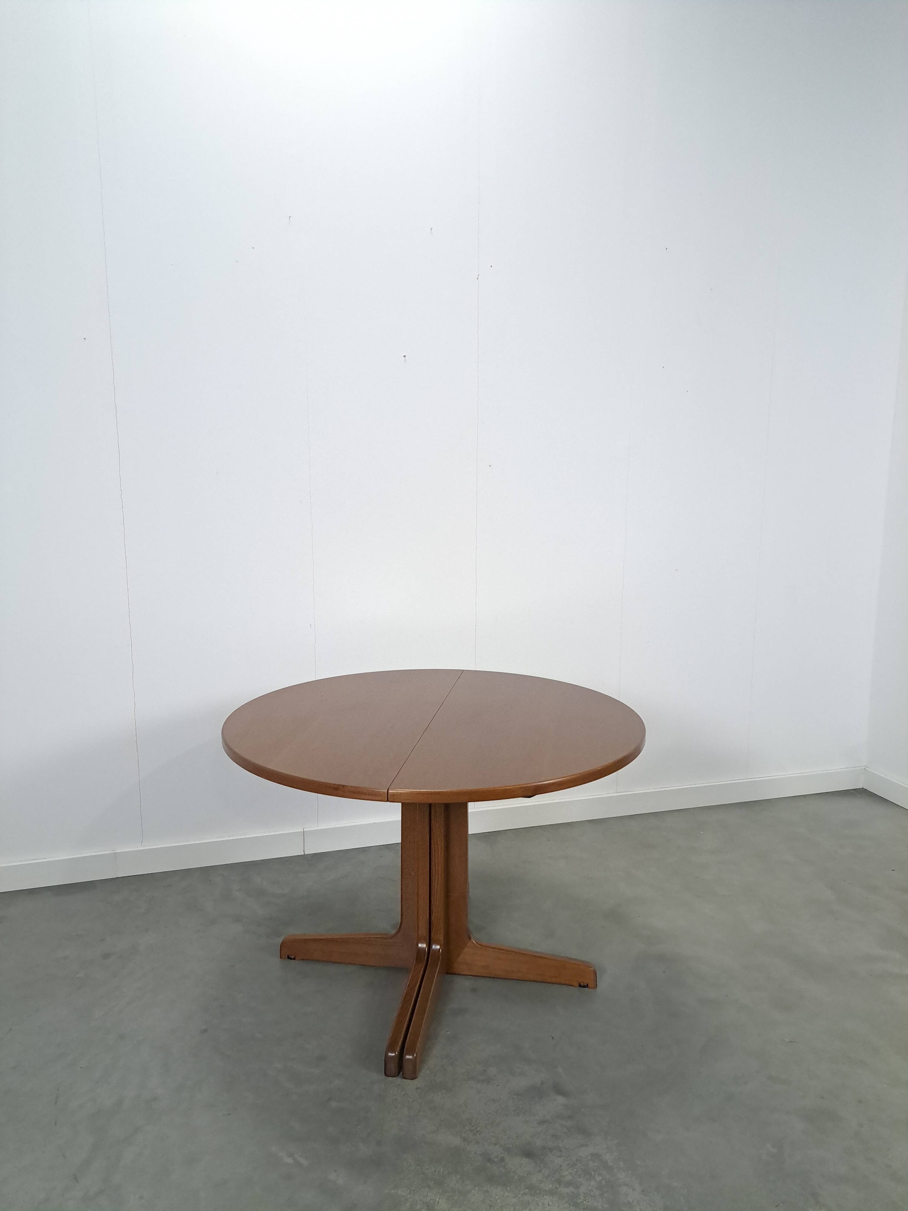 Ronde uitschuifbare eettafel Thonet