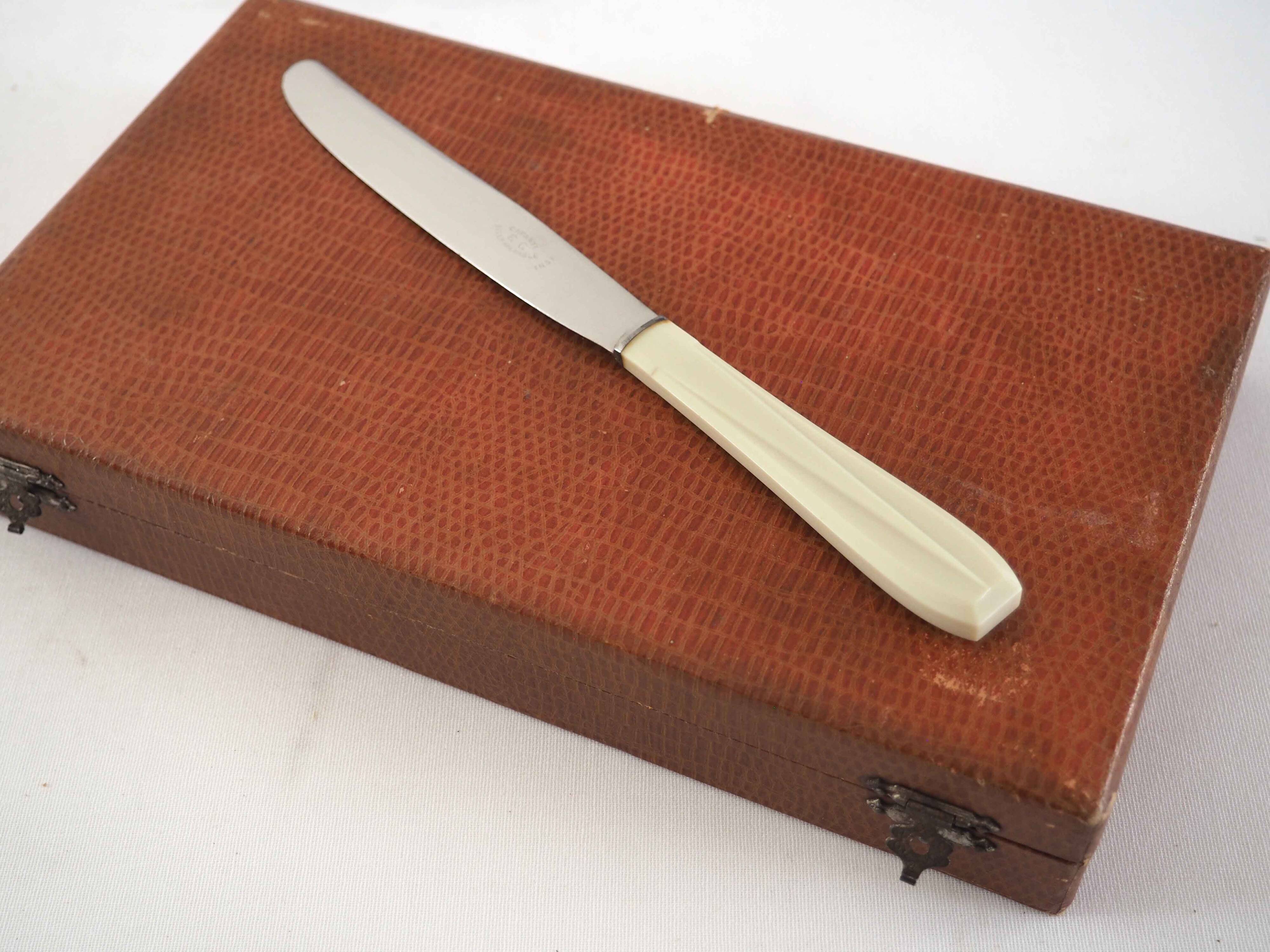 Set of 12 Bakelite knives