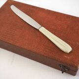 Série de 12 couteaux bakélite