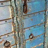 Porte ancienne en bois bleue