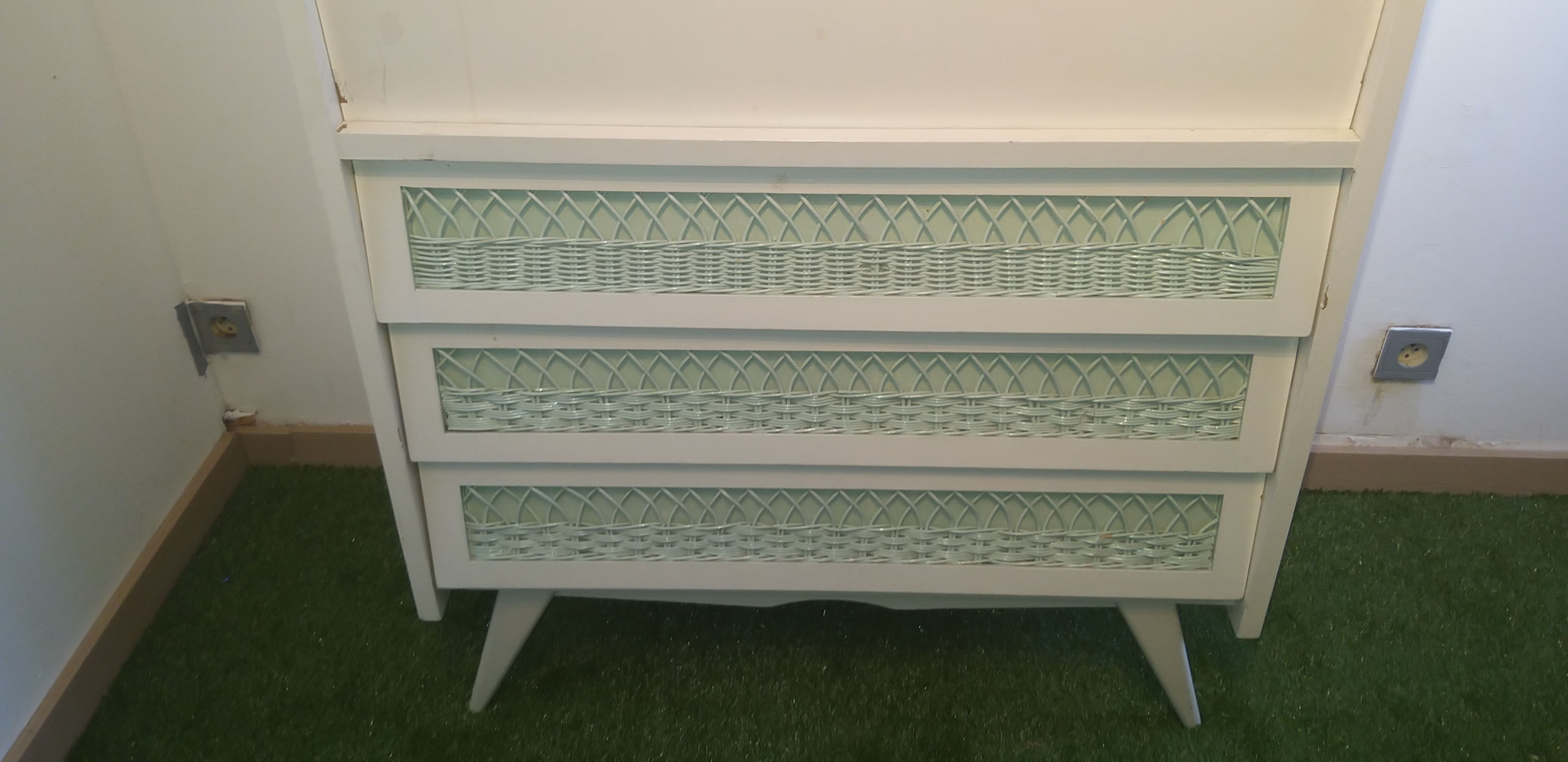 Commode secretaire en bois et rotin