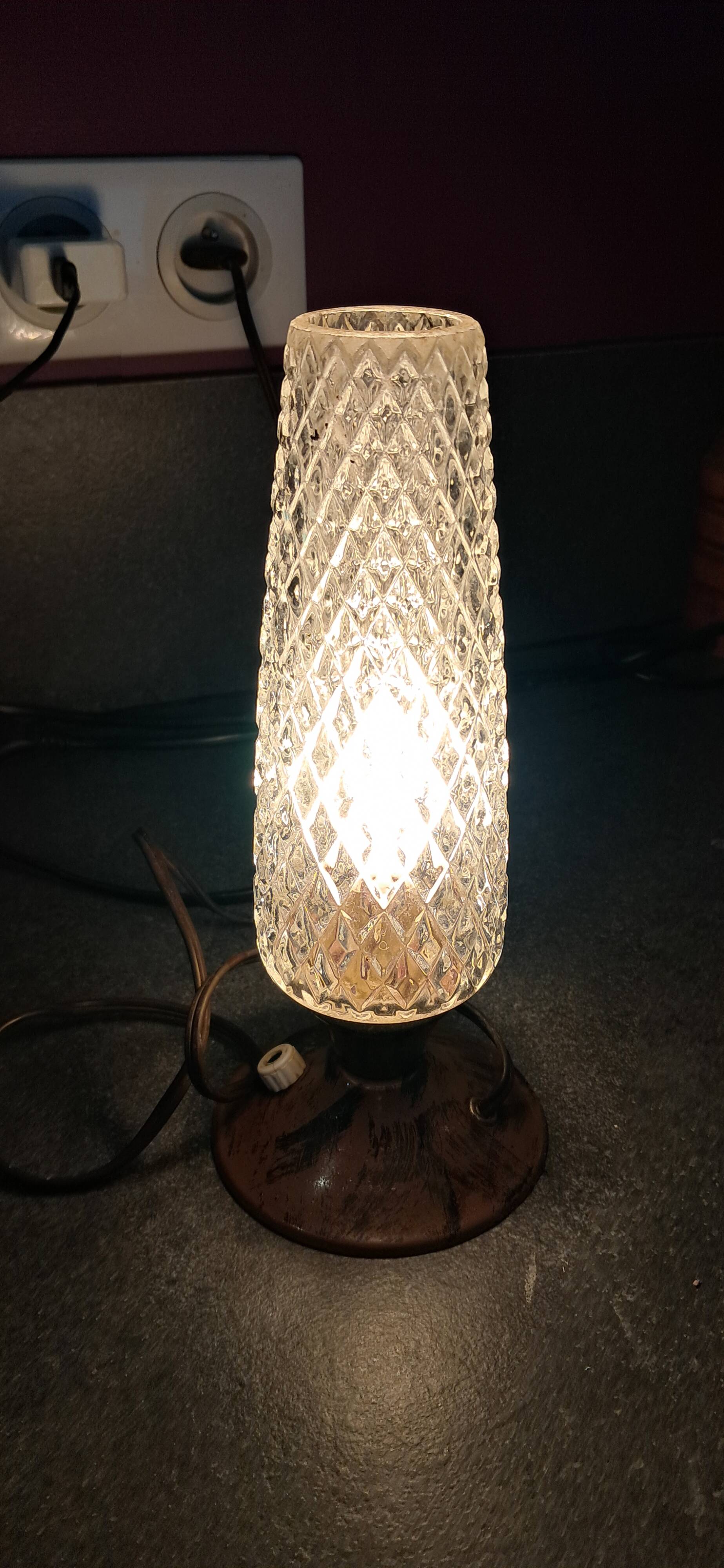 Lampe en verre texturé et métal. Année 60-70