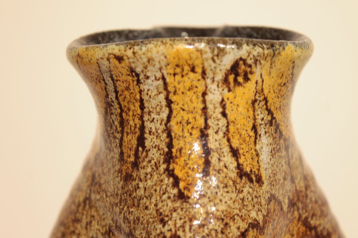 Organic-shaped pitcher - Accolay pottery