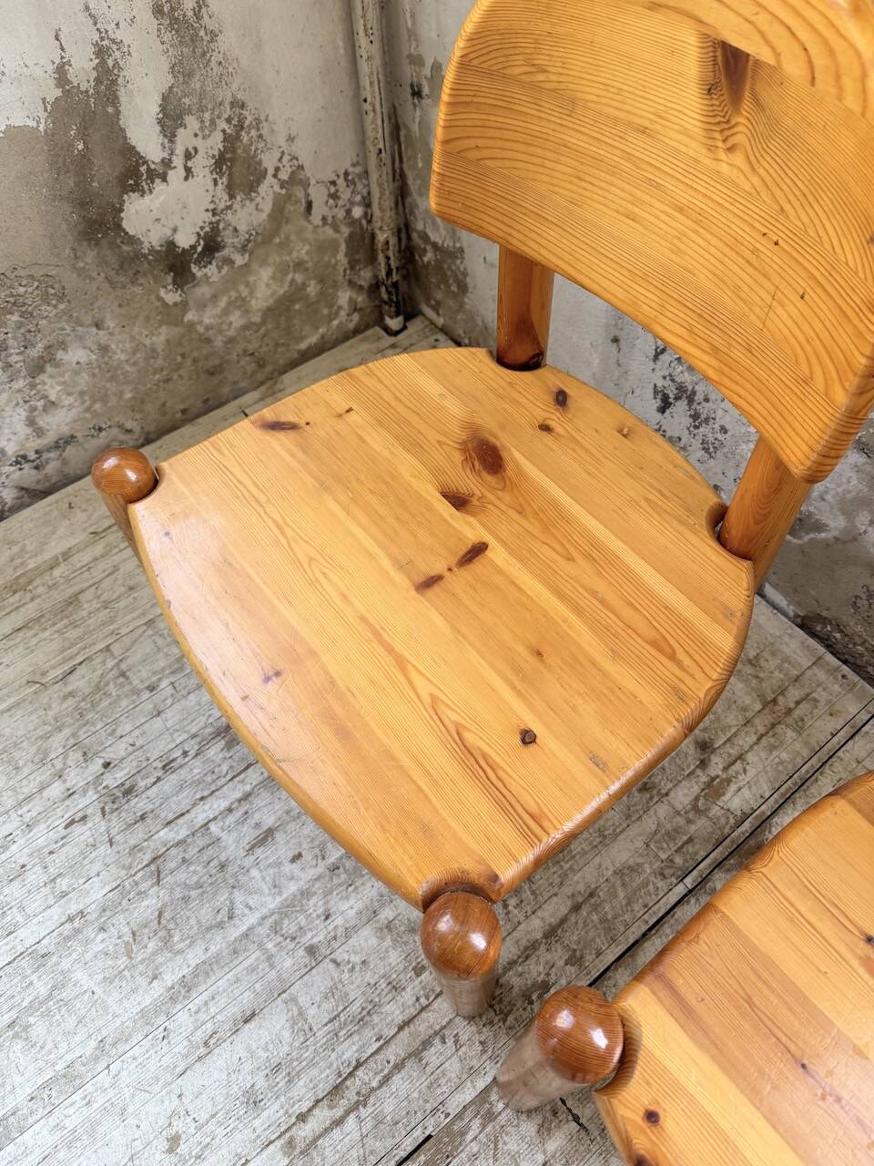 Set of 4 Daumiller pine chairs