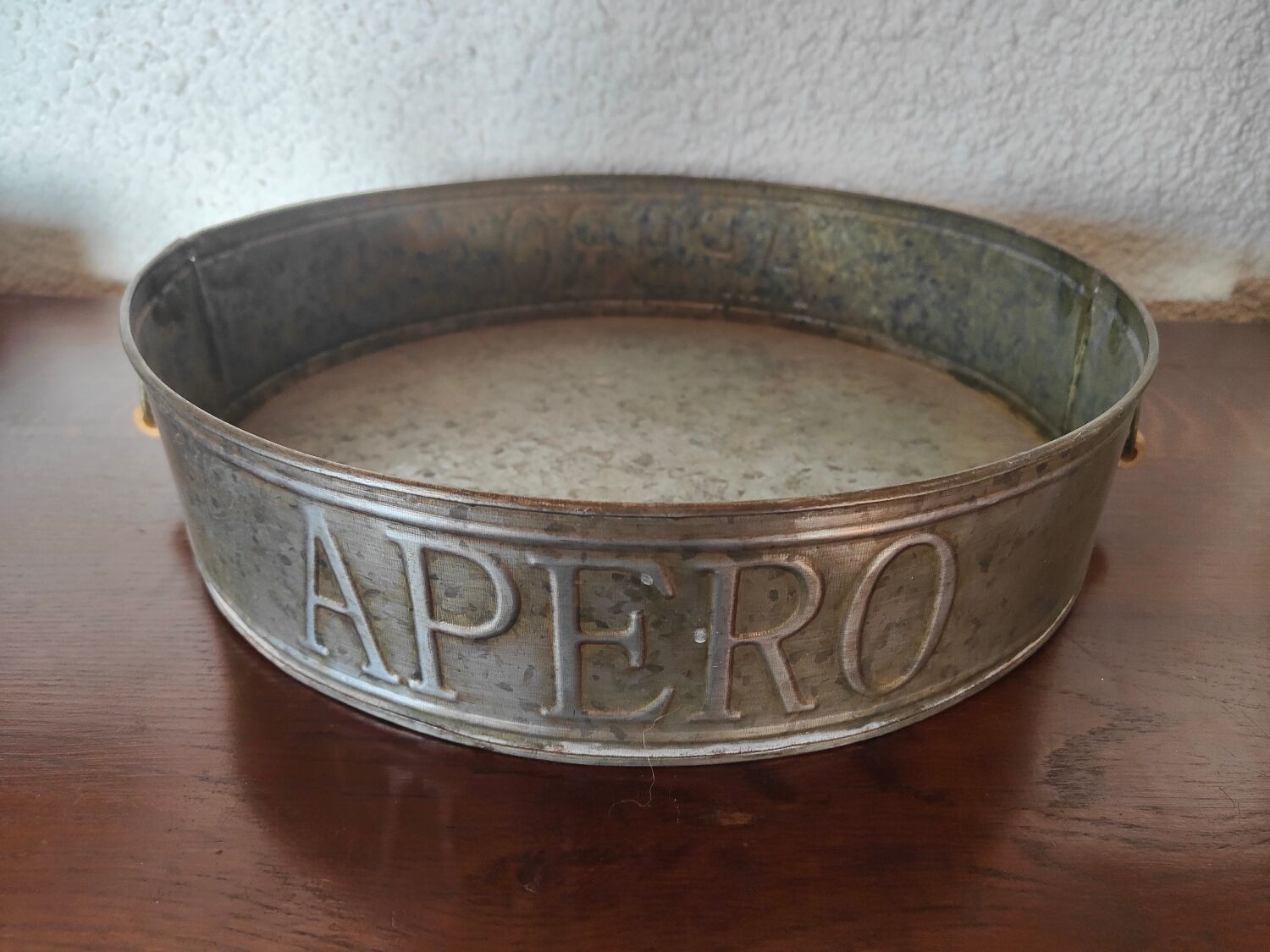 Aperitif serving tray in sheet metal with folding wooden cuffs