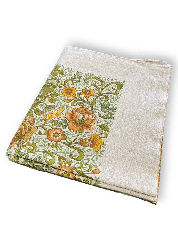 Rectangular tablecloth with vintage orange flowers