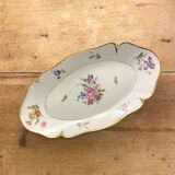 Plat en porcelaine, décor de fleurs