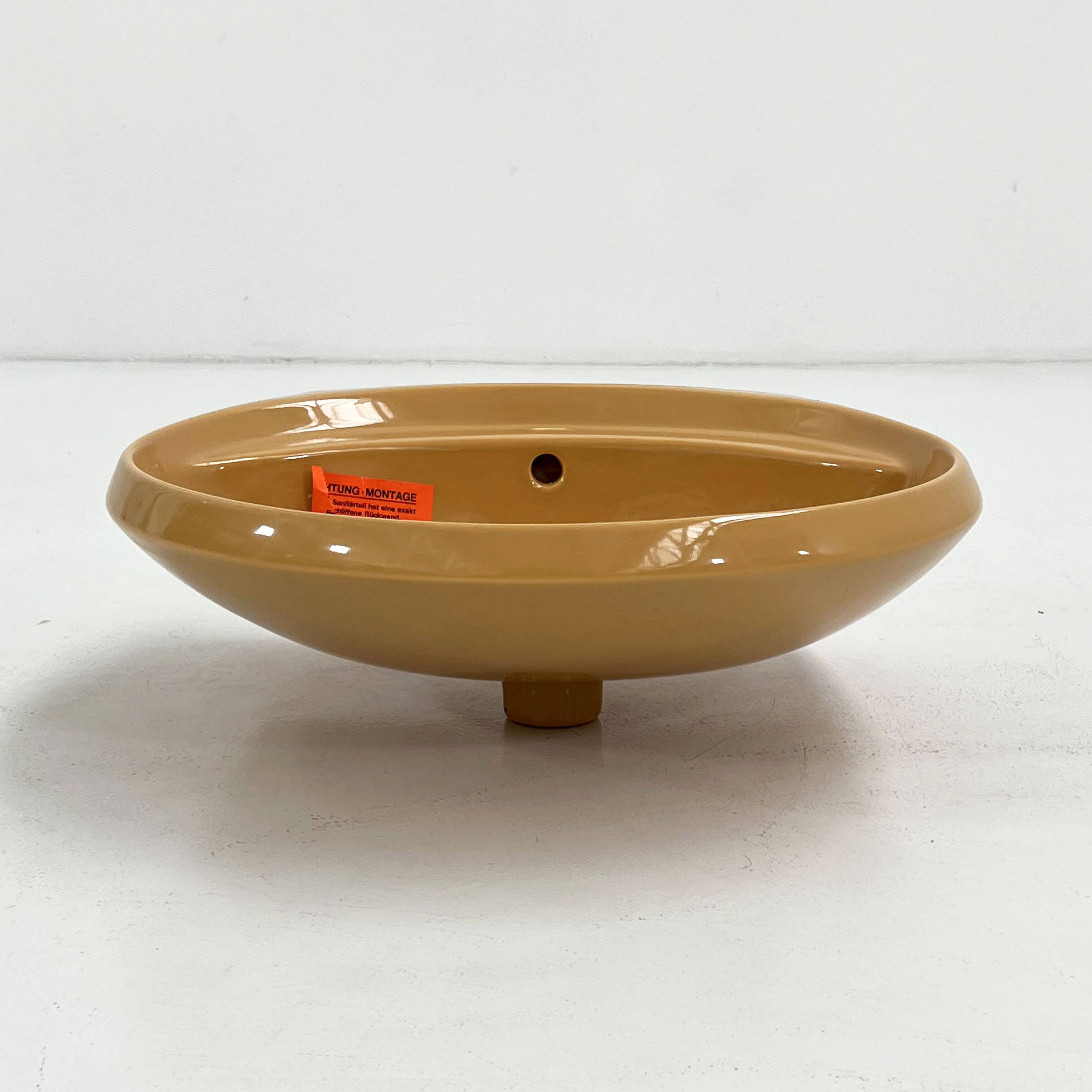 Lavabo moutarde de Keramag Keravit, 1980