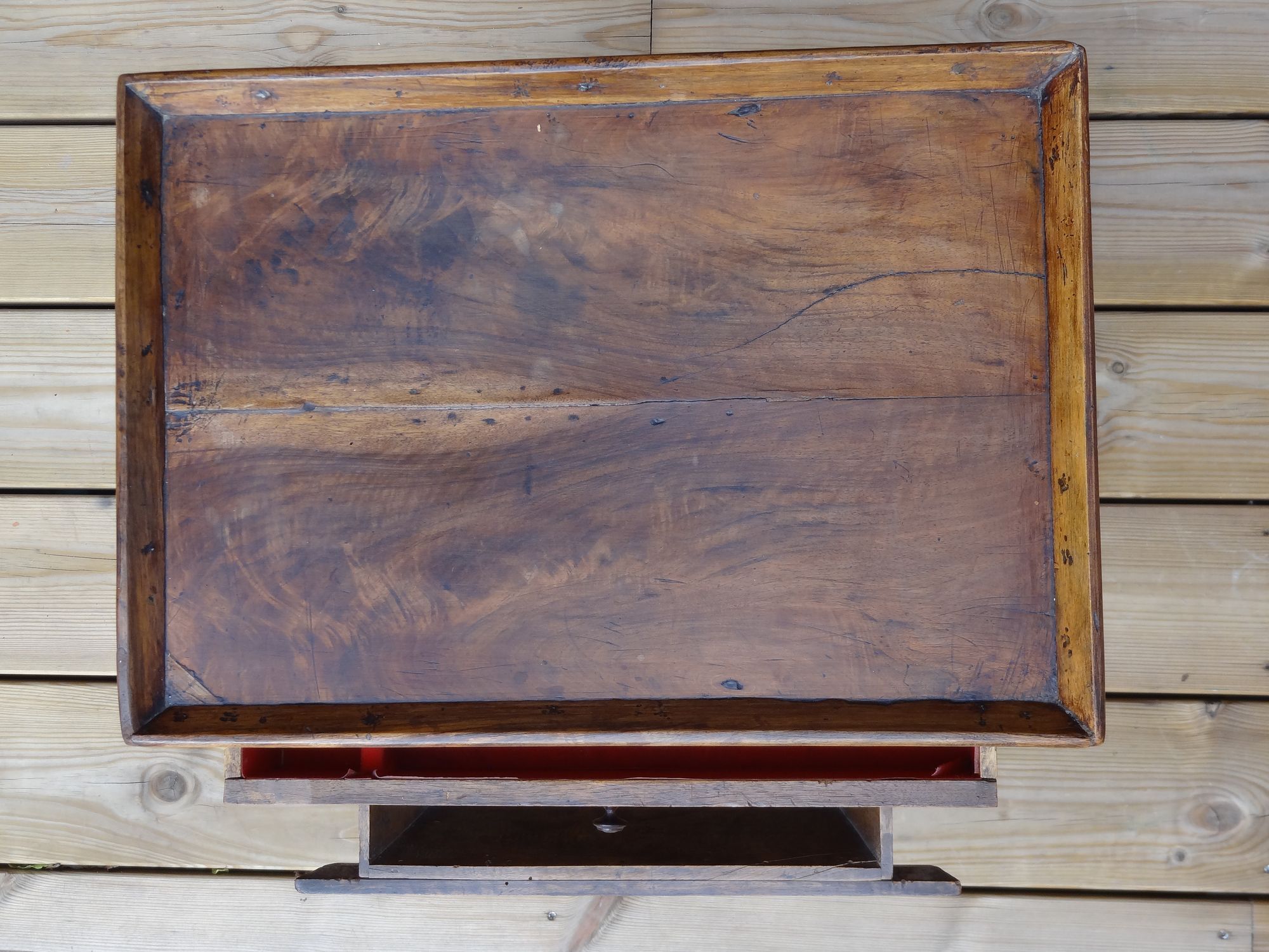 Walnut work table with two drawers, early nineteenth, 46 x 65 cm