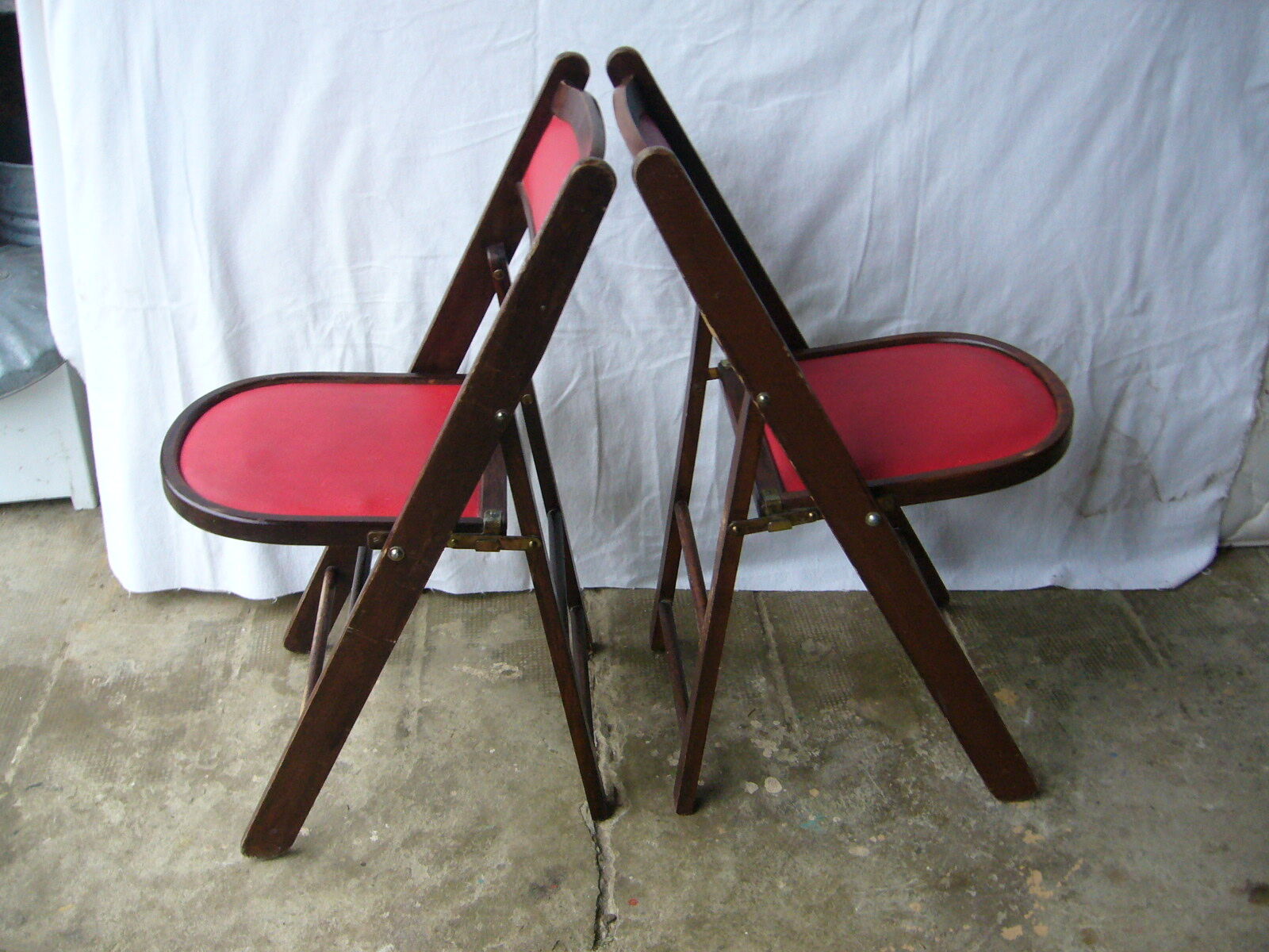 Wooden folding chairs and 60s shanghai skai
