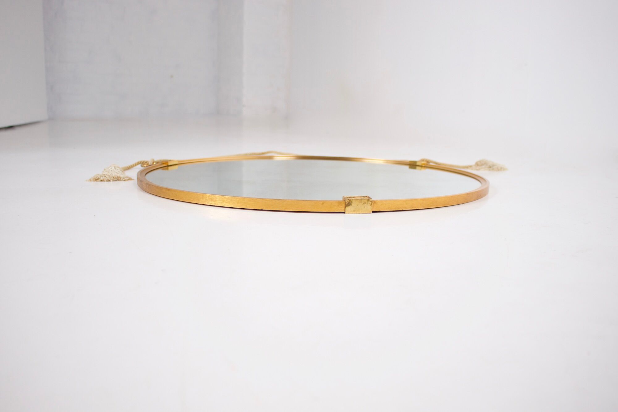 Hanging mirror in gilded brass