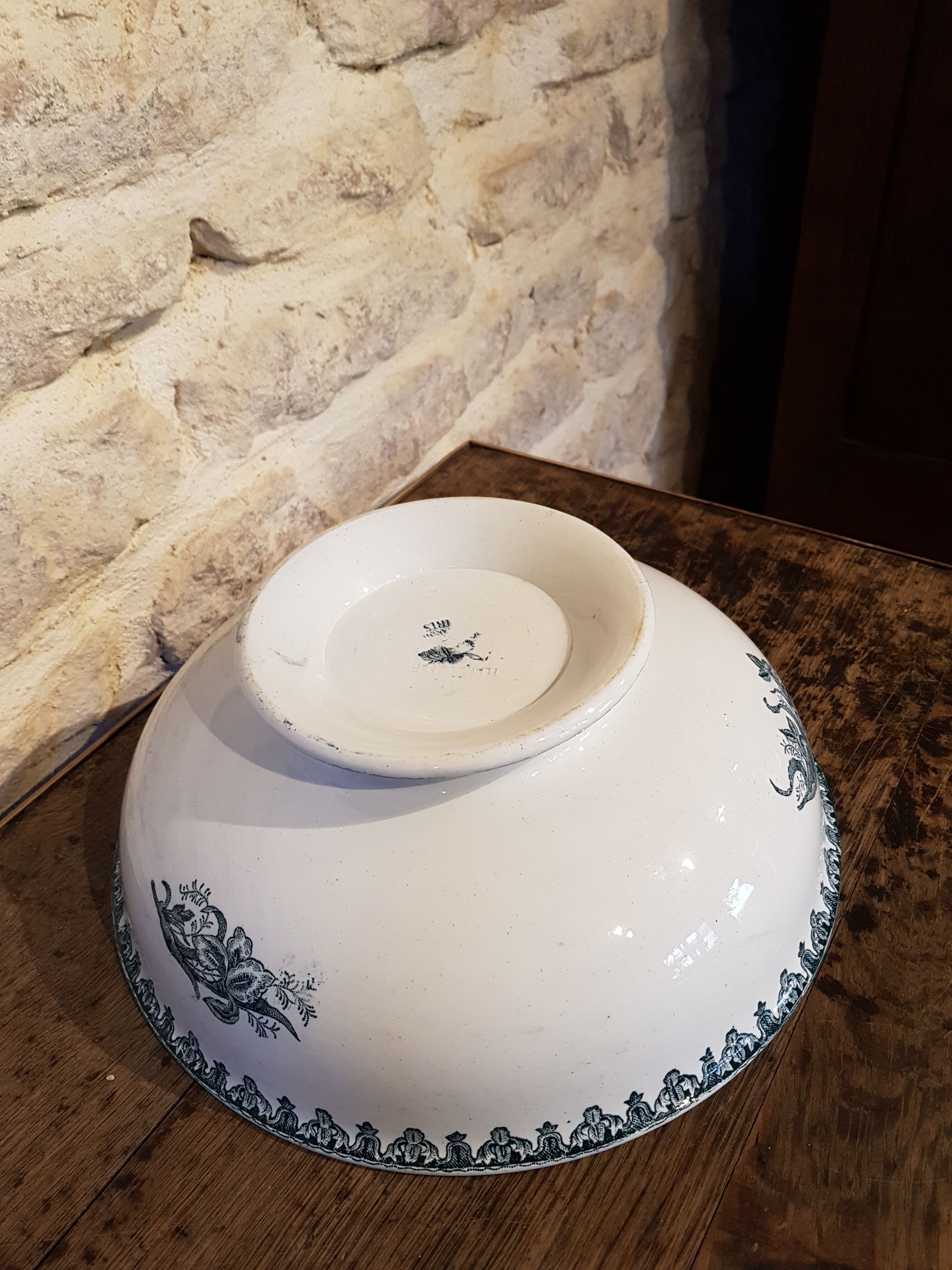 Large vases iron Earth model Iris