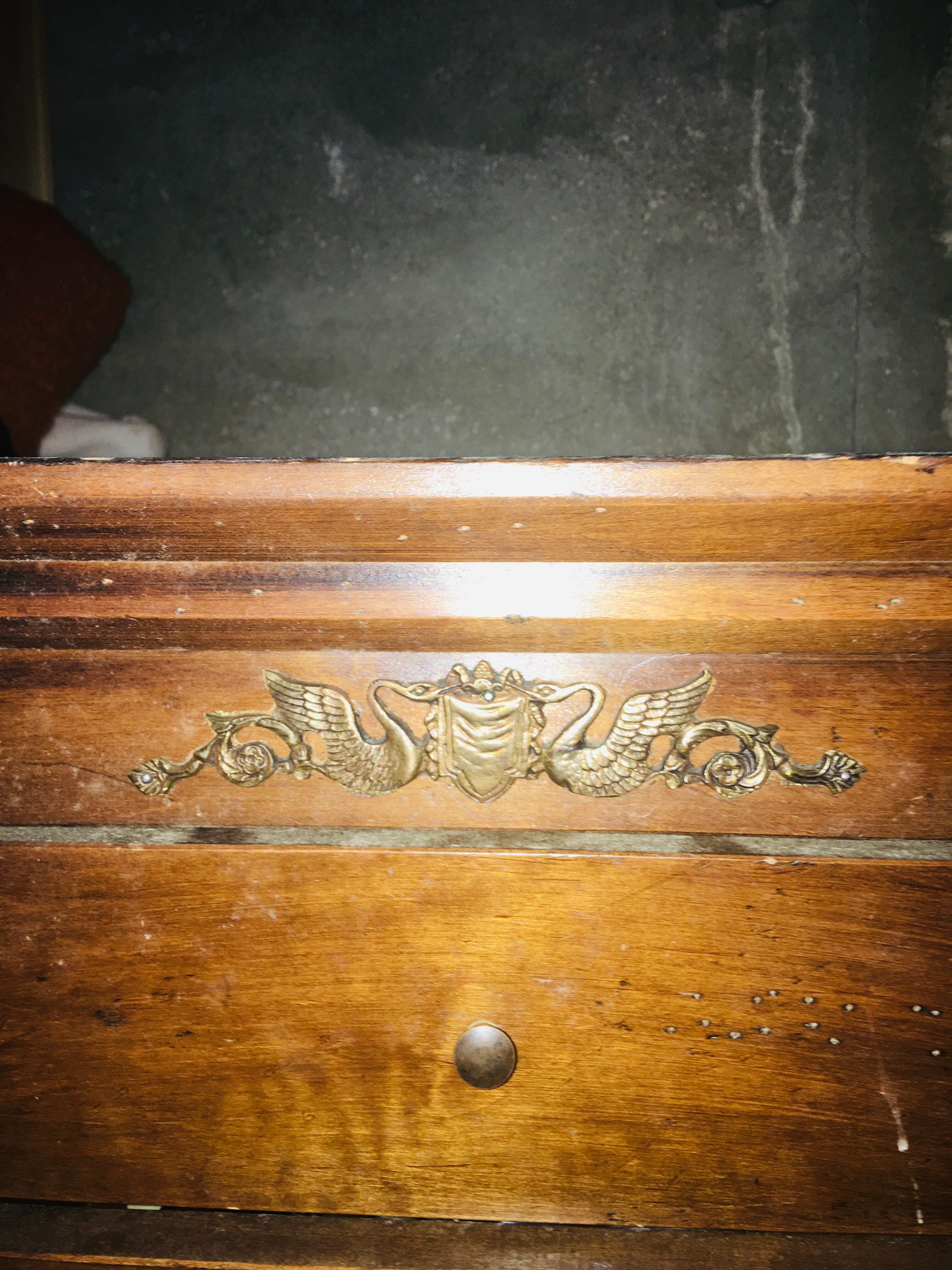 Commode empire