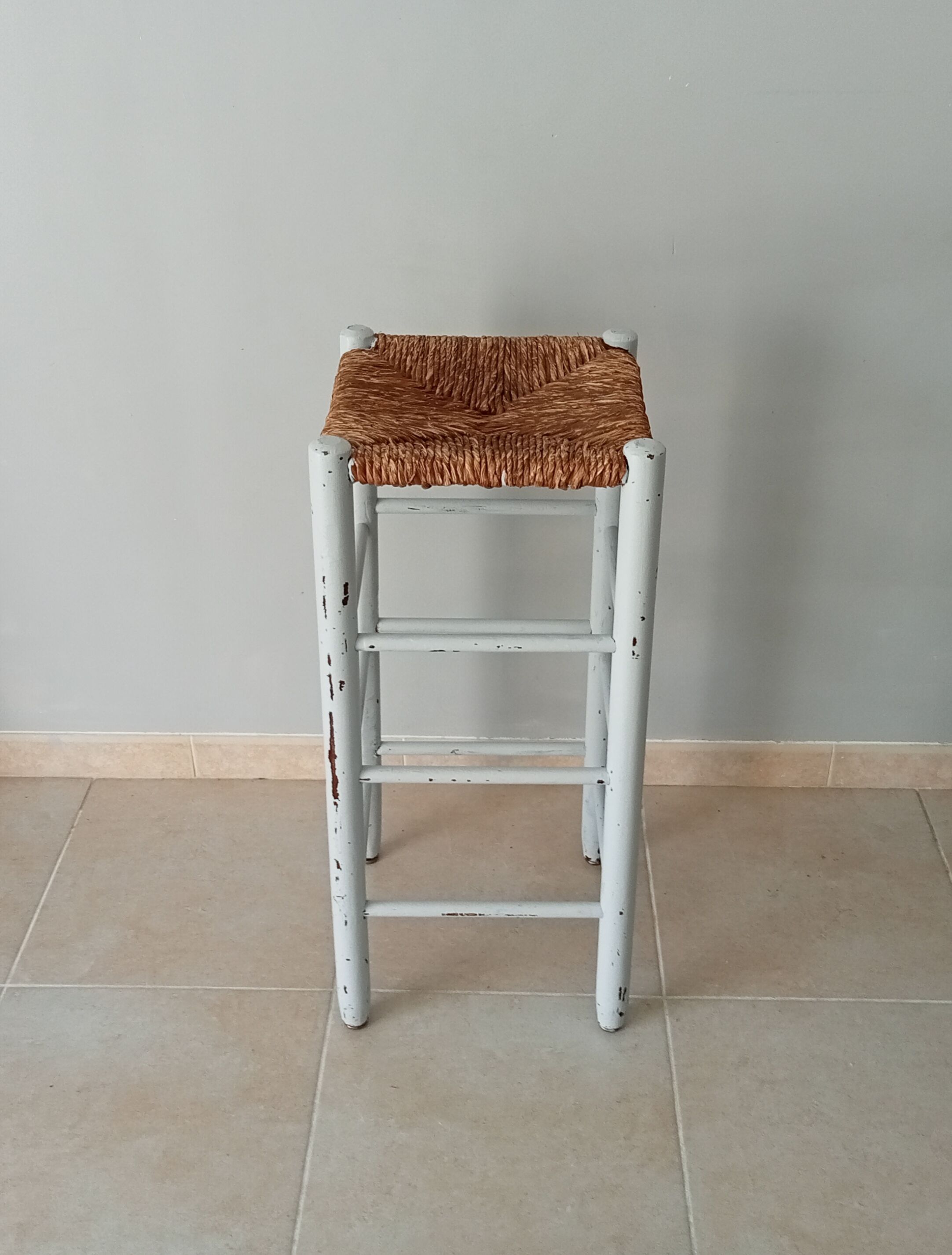Antique stool high mulched